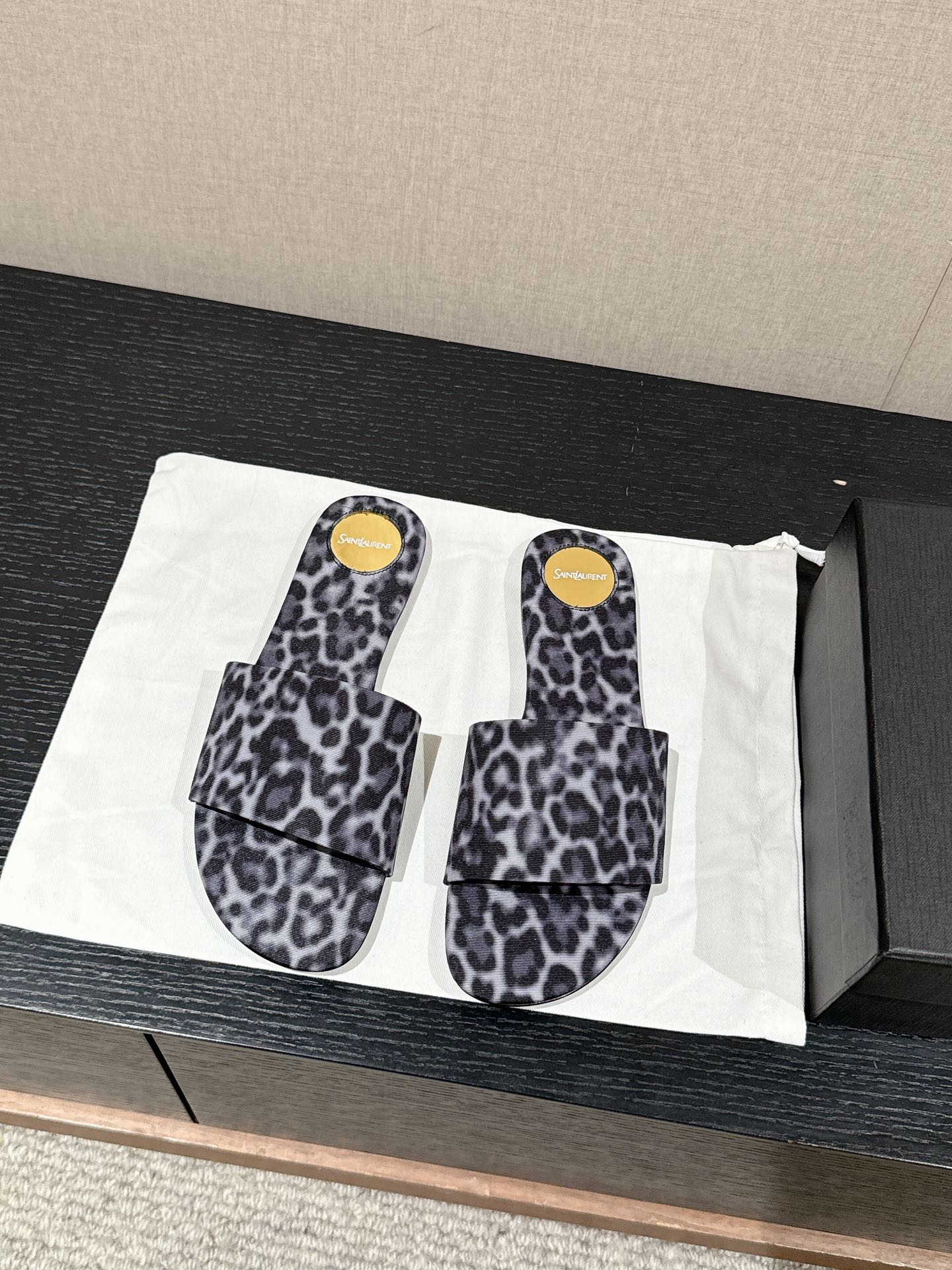 SL CARLYLE LEOPARD SLIPPERS BLACK-WHITE CANVAS - 35