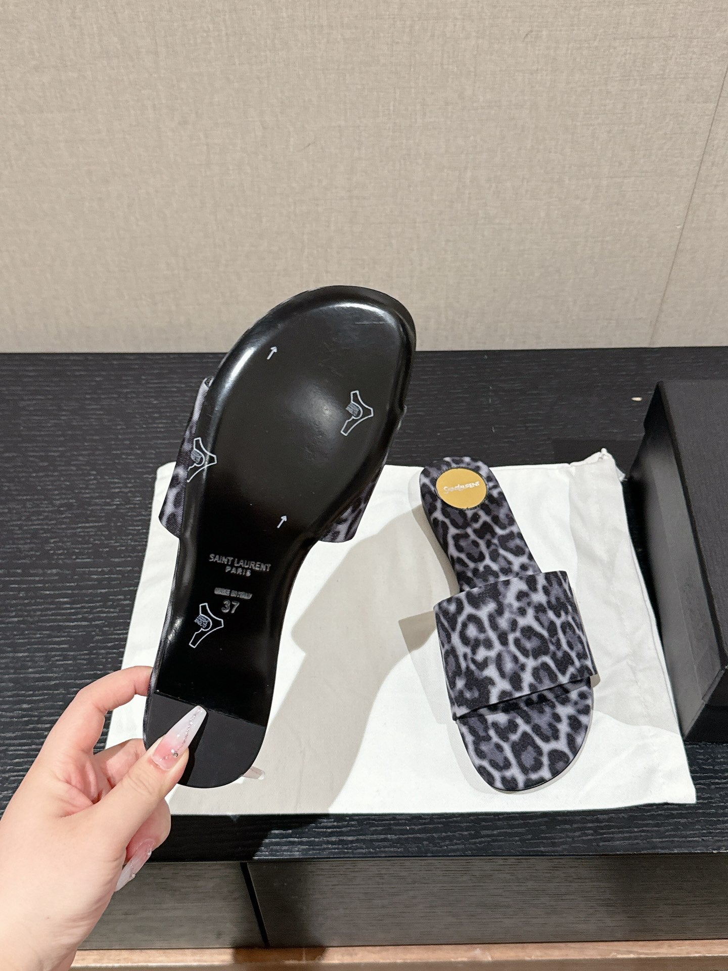 SL CARLYLE LEOPARD SLIPPERS BLACK-WHITE CANVAS - 35