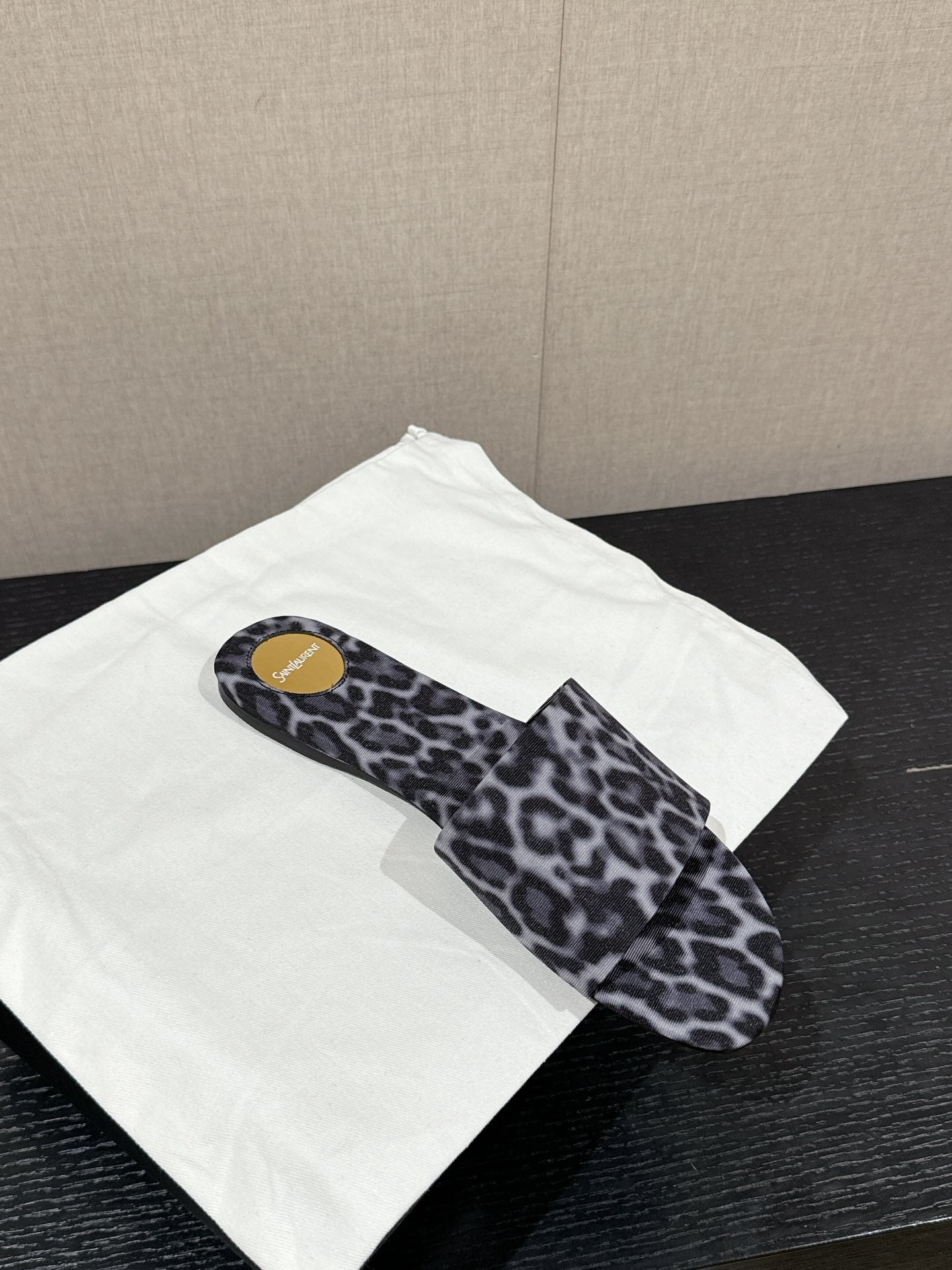 SL CARLYLE LEOPARD SLIPPERS BLACK-WHITE CANVAS - 35