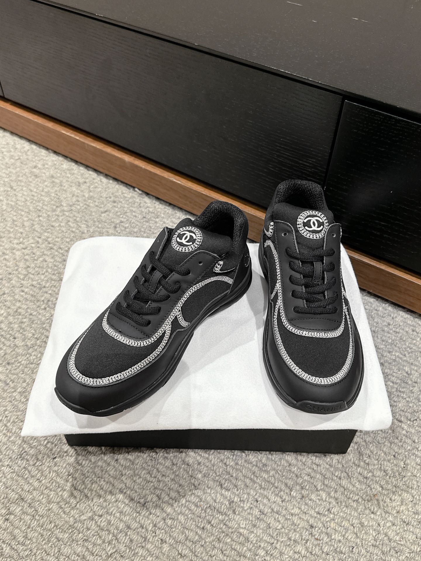 CLASSIC TRAINER IN BLACK FABRIC - 35