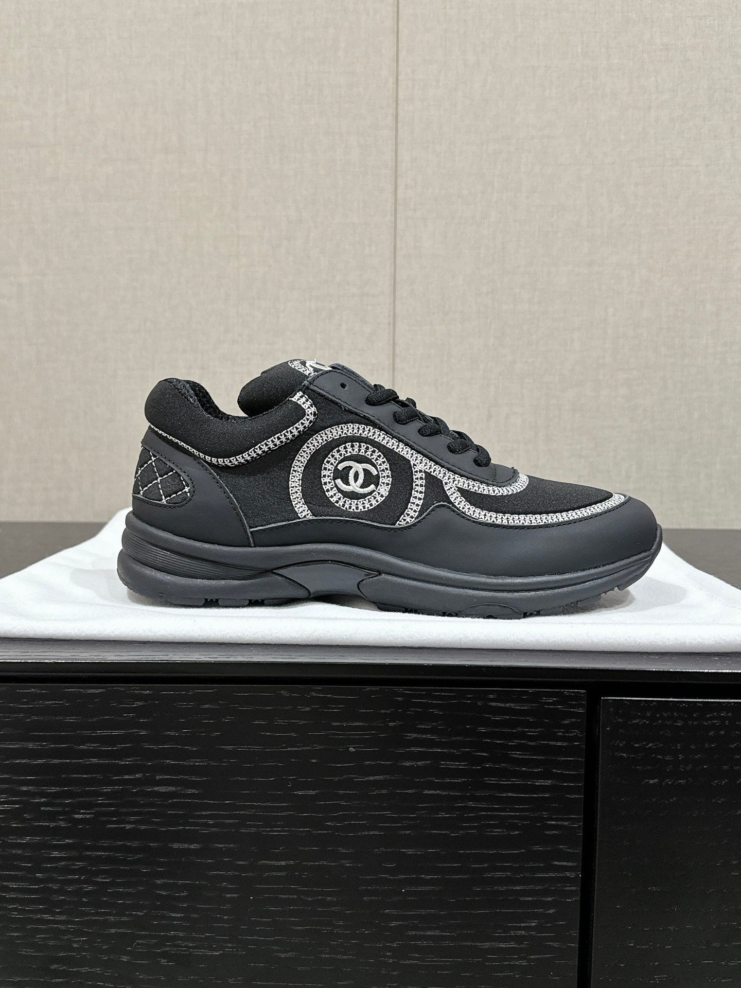 CLASSIC TRAINER IN BLACK FABRIC - 35