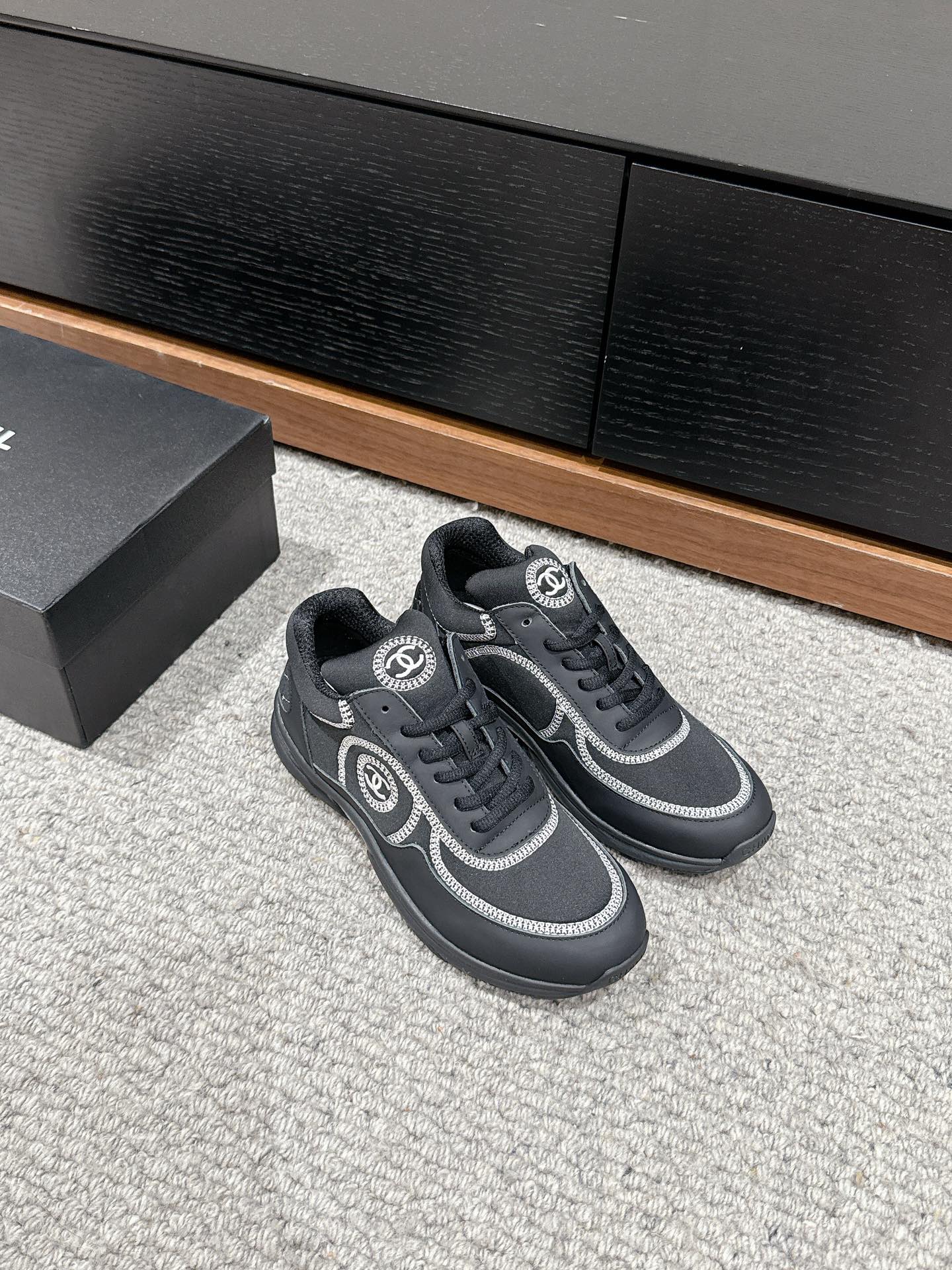 CLASSIC TRAINER IN BLACK FABRIC - 35