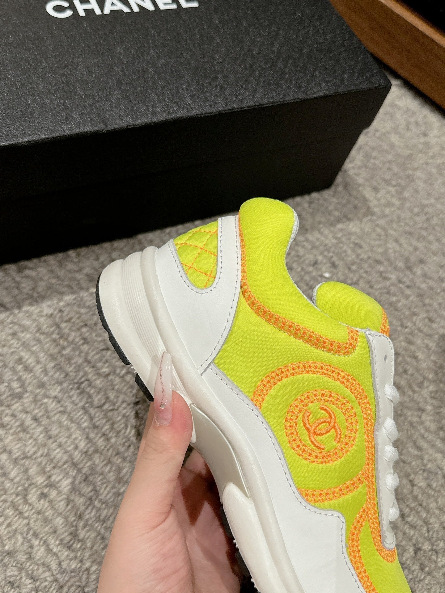 CLASSIC TRAINER IN YELLOW MIX WHITE FABRIC - 35