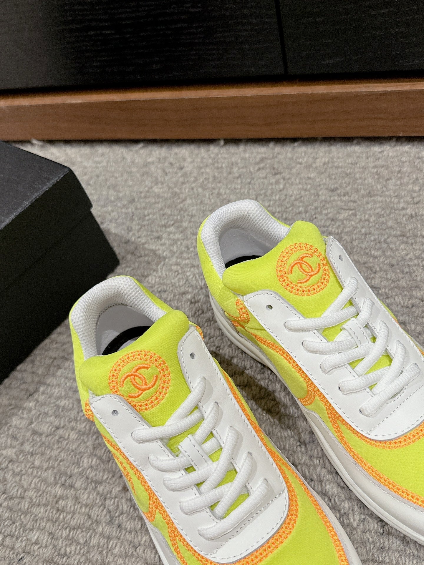 CLASSIC TRAINER IN YELLOW MIX WHITE FABRIC - 35