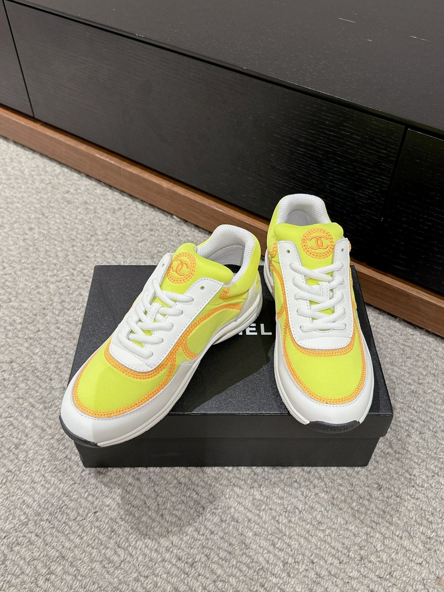 CLASSIC TRAINER IN YELLOW MIX WHITE FABRIC - 35