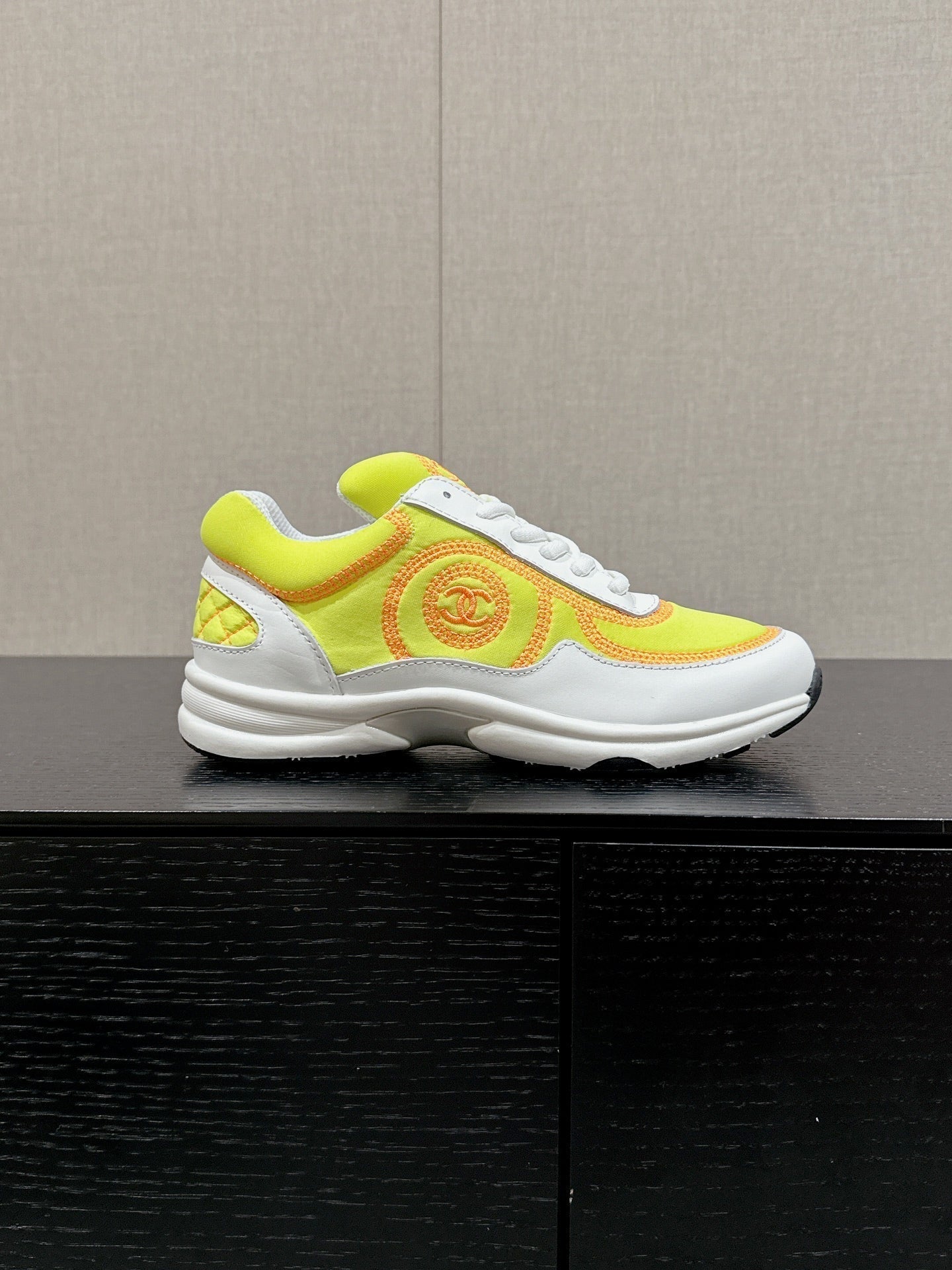 CLASSIC TRAINER IN YELLOW MIX WHITE FABRIC - 35