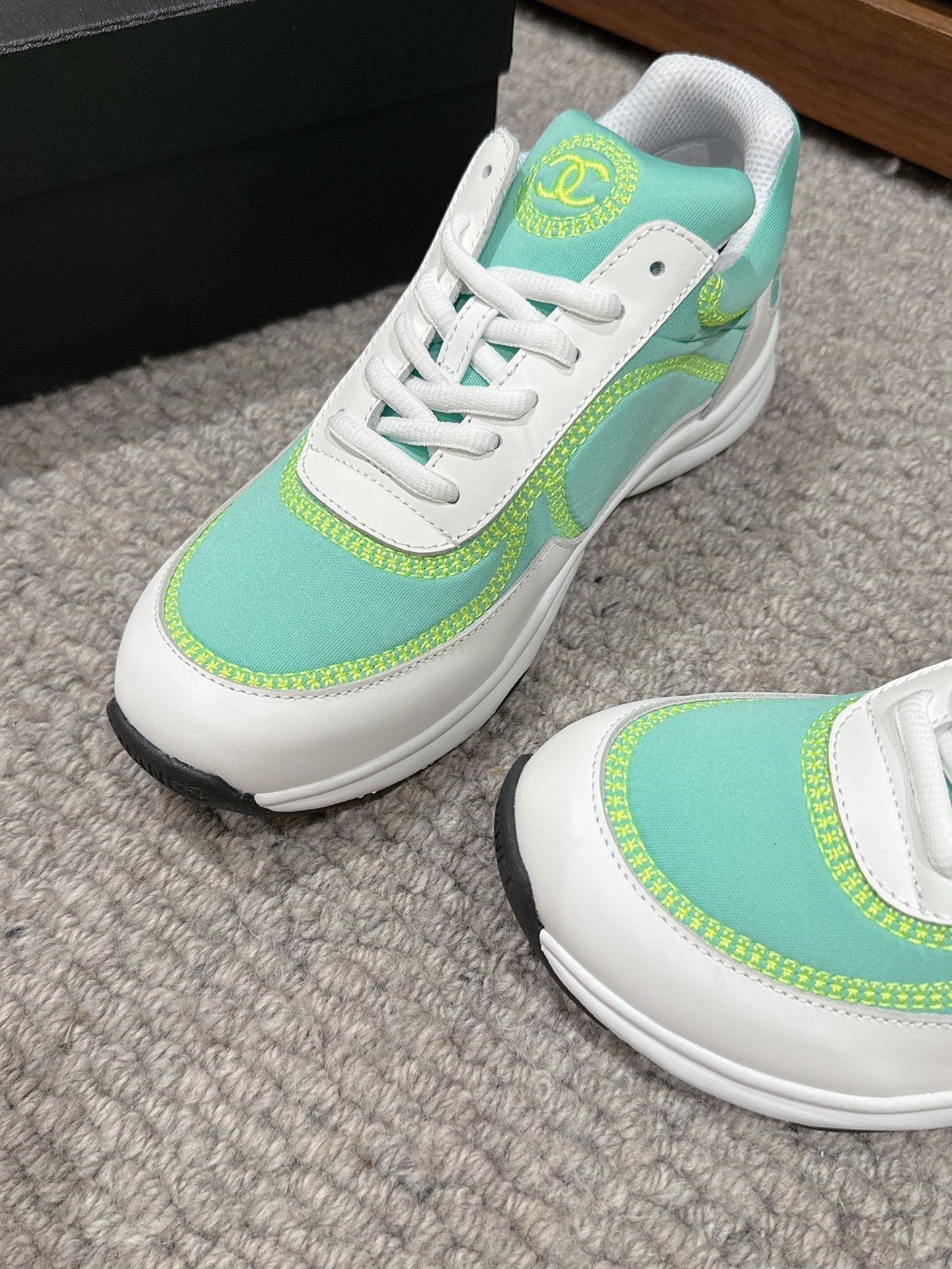 CLASSIC TRAINER IN MINT GREEN MIX WHITE FABRIC - 35