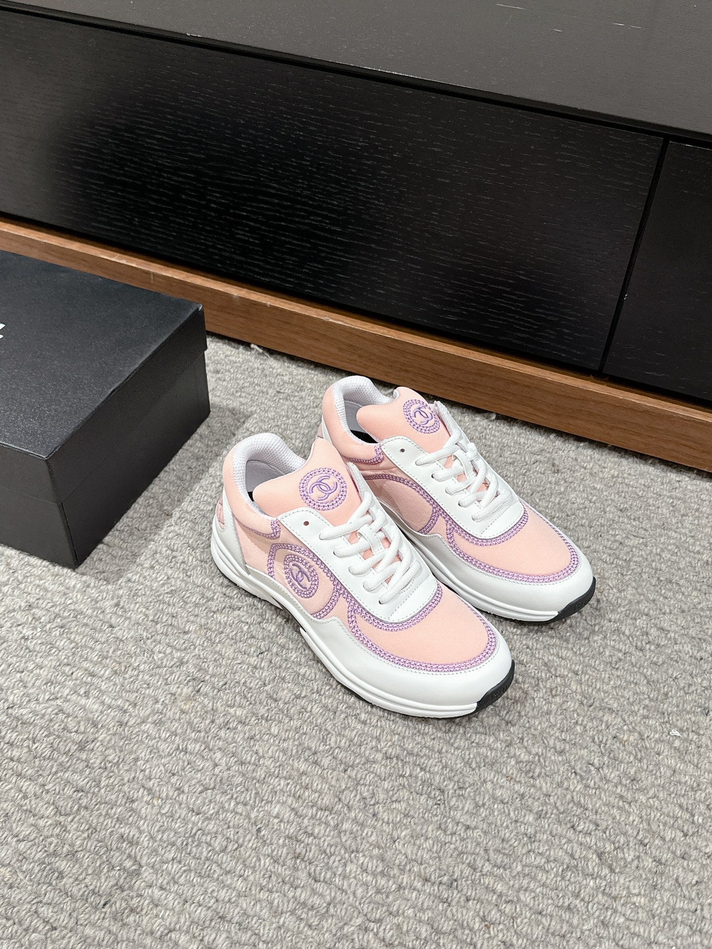 CLASSIC TRAINER IN LIGHT PINK MIX WHITE FABRIC - 35