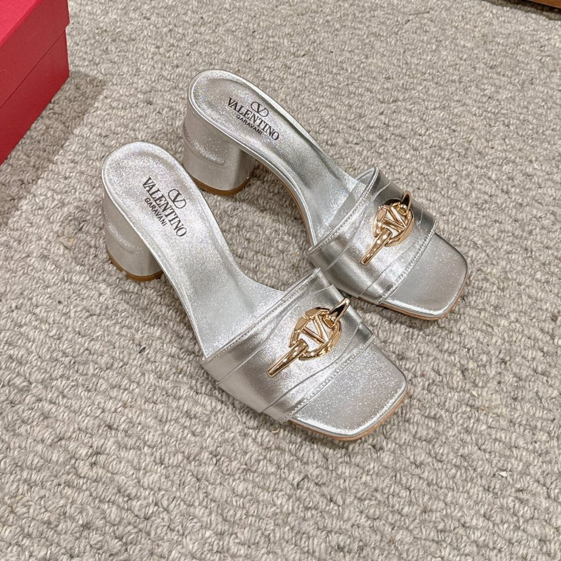 VLOGO SIGNATURE SLIDE SANDAL 60MM IN SILVER CALFSKIN - 35