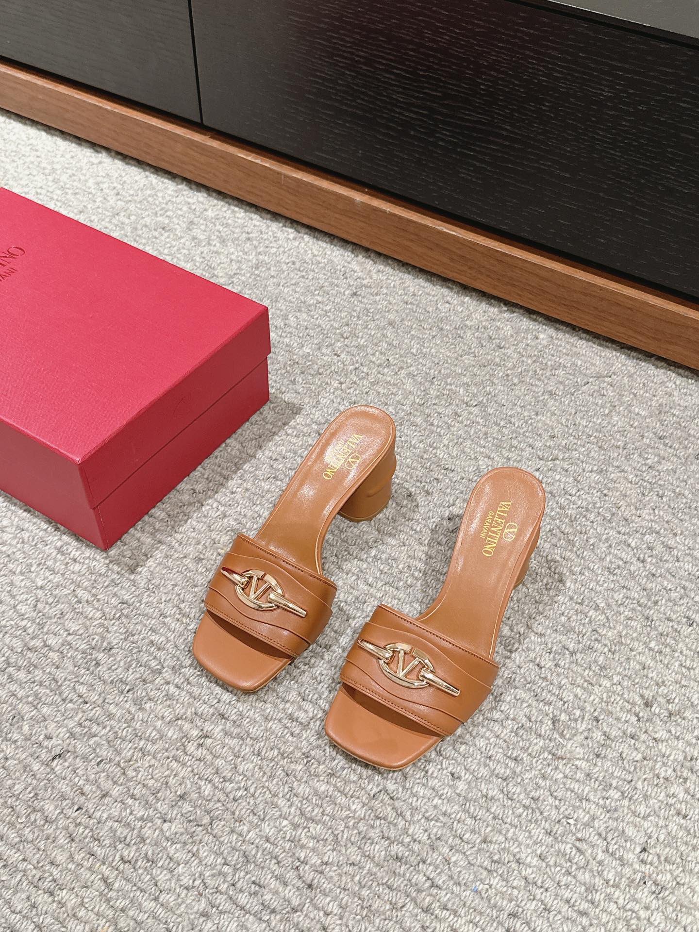 VLOGO SIGNATURE SLIDE SANDAL 60MM IN BRONZE BROWN CALFSKIN - 35