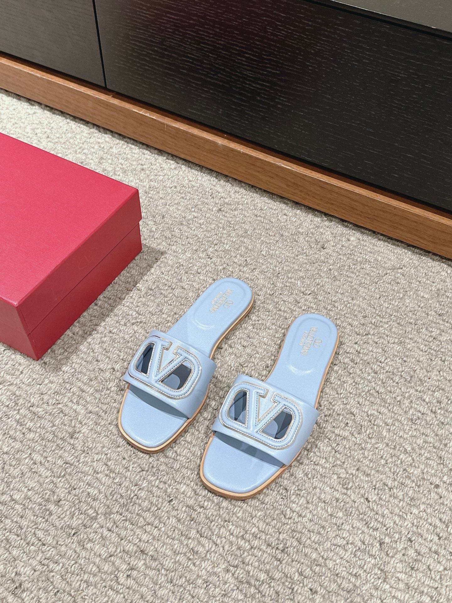 VLOGO CUT-OUT LIGHT BLUE CALFSKIN SLIDE SANDAL - 35