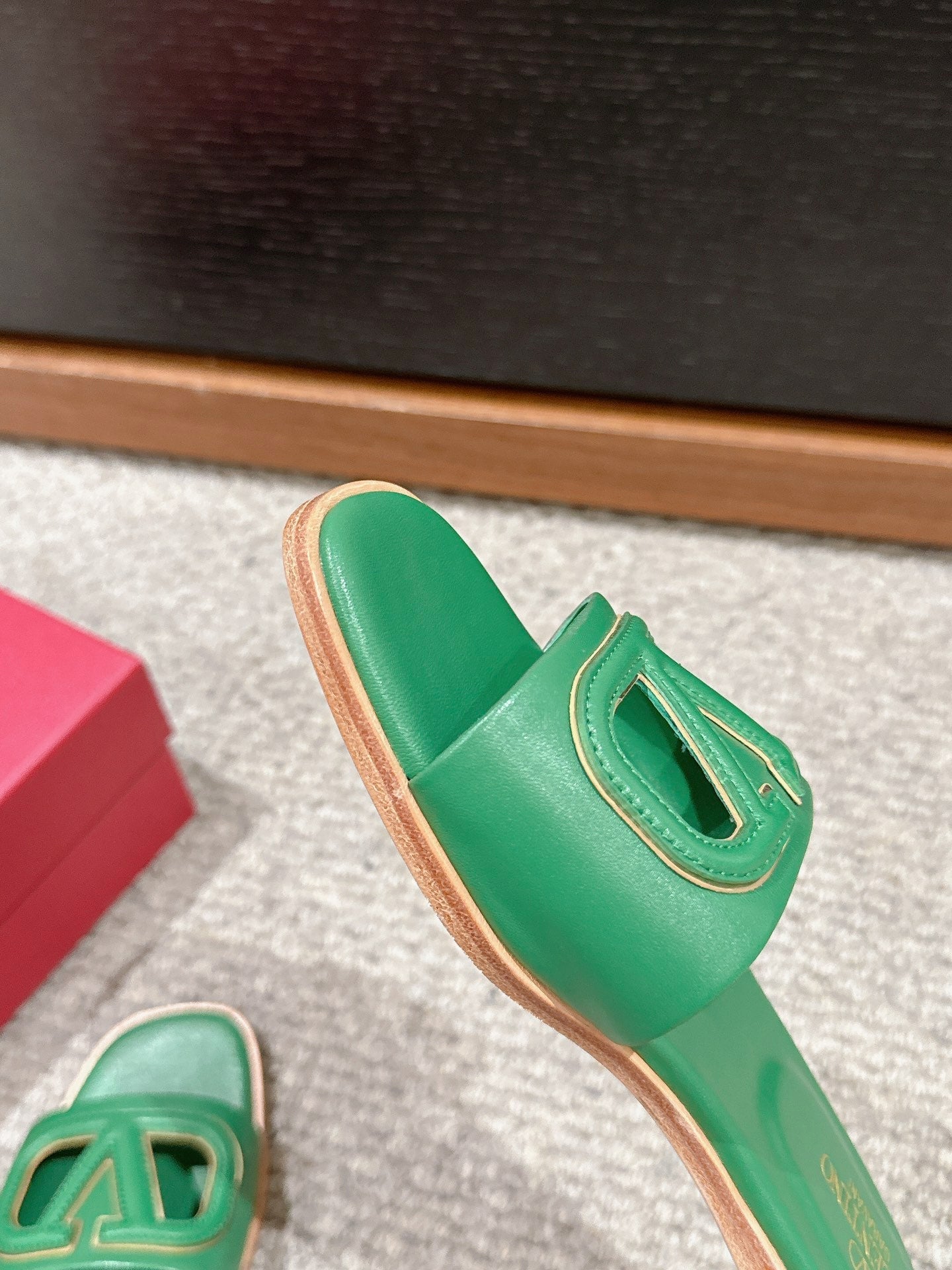 VLOGO CUT-OUT EMERALD GREEN CALFSKIN SLIDE SANDAL - 35