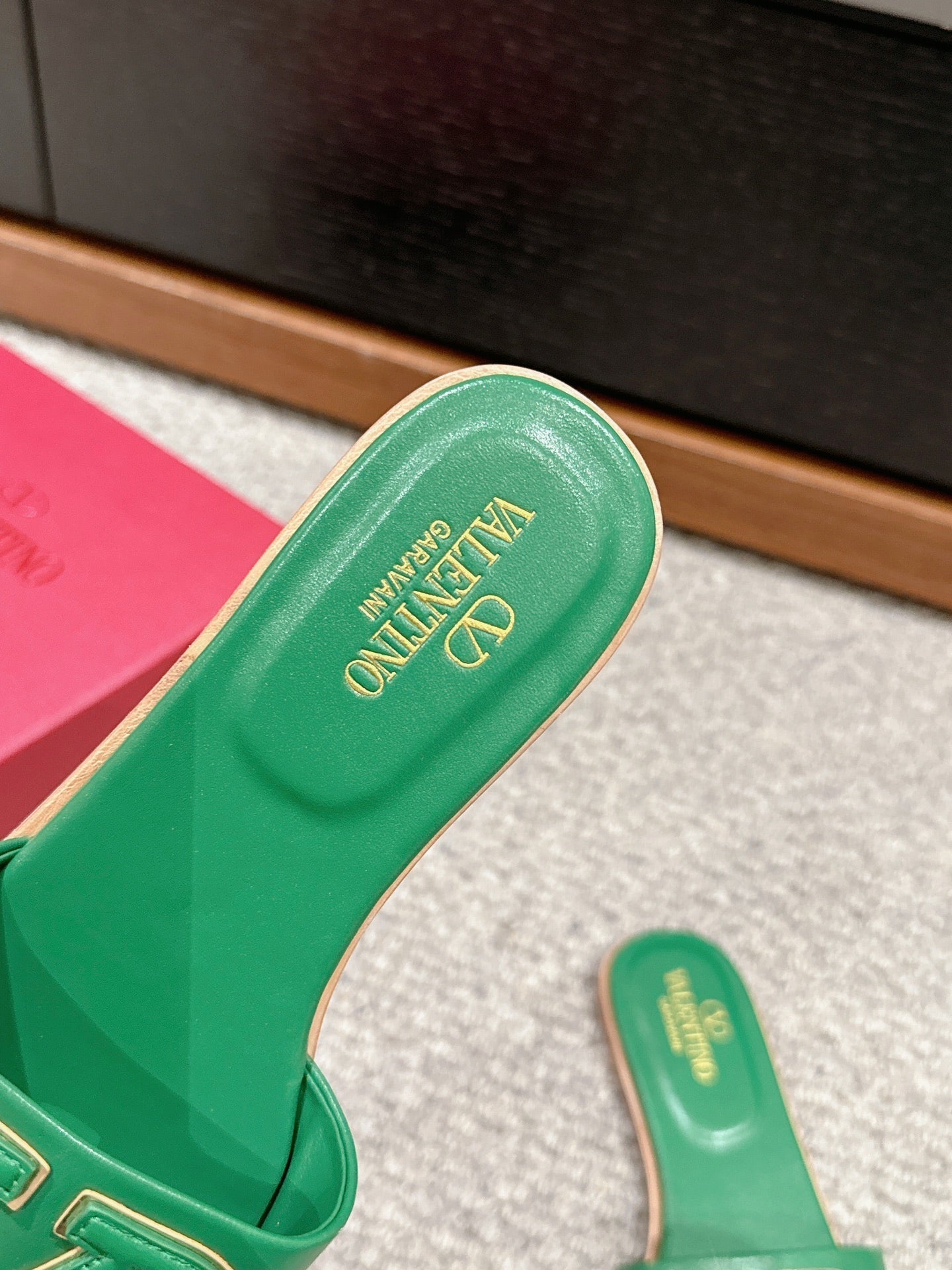 VLOGO CUT-OUT EMERALD GREEN CALFSKIN SLIDE SANDAL - 35