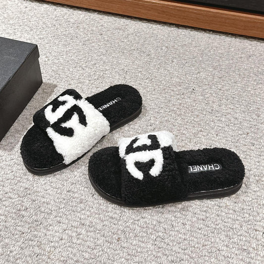 CC SLIPPERS IN BLACK MIX WHITE FLEECE - 35