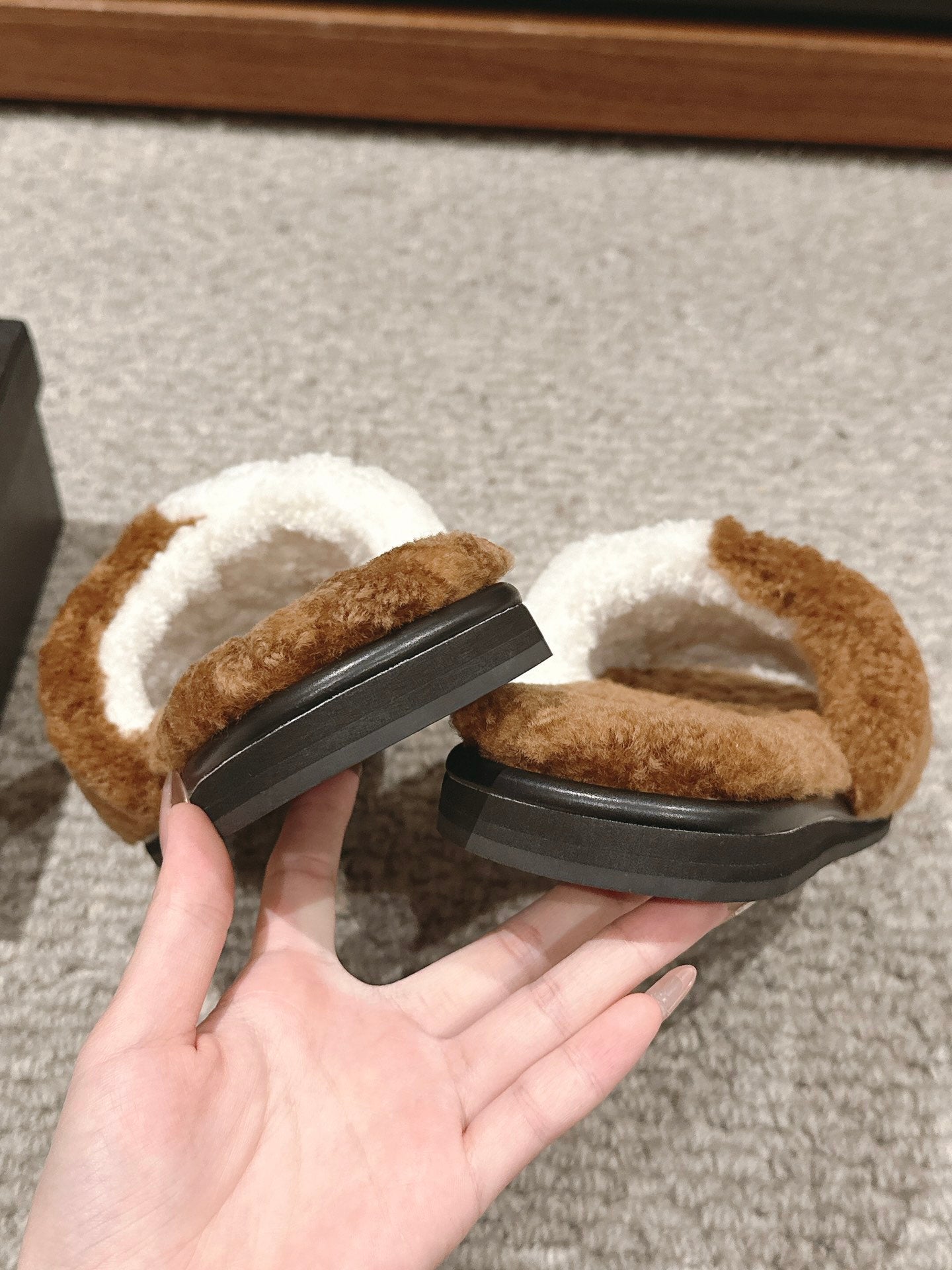 CC SLIPPERS IN CIDER BROWN MIX WHITE FLEECE - 35