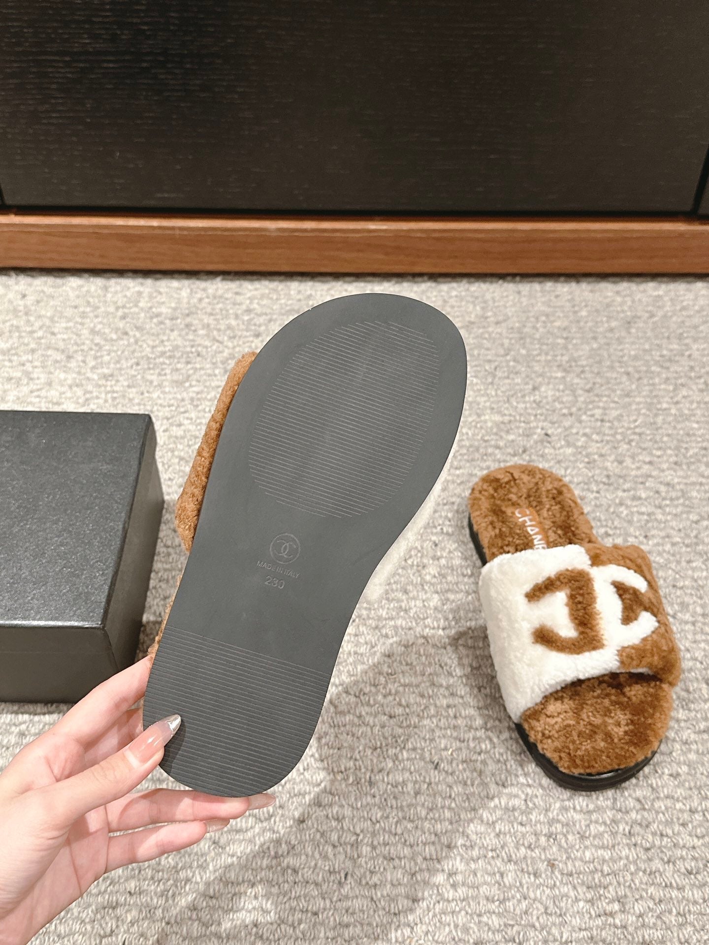 CC SLIPPERS IN CIDER BROWN MIX WHITE FLEECE - 35