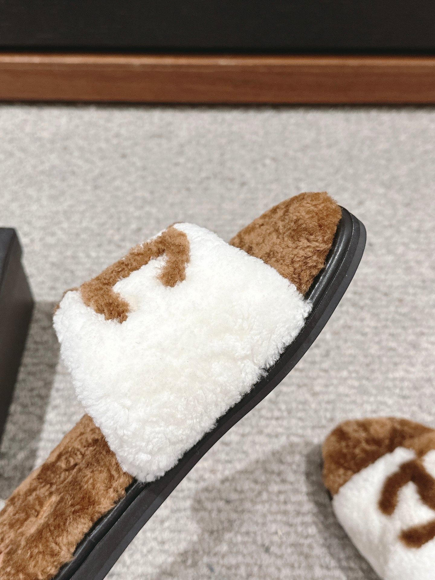 CC SLIPPERS IN CIDER BROWN MIX WHITE FLEECE - 35