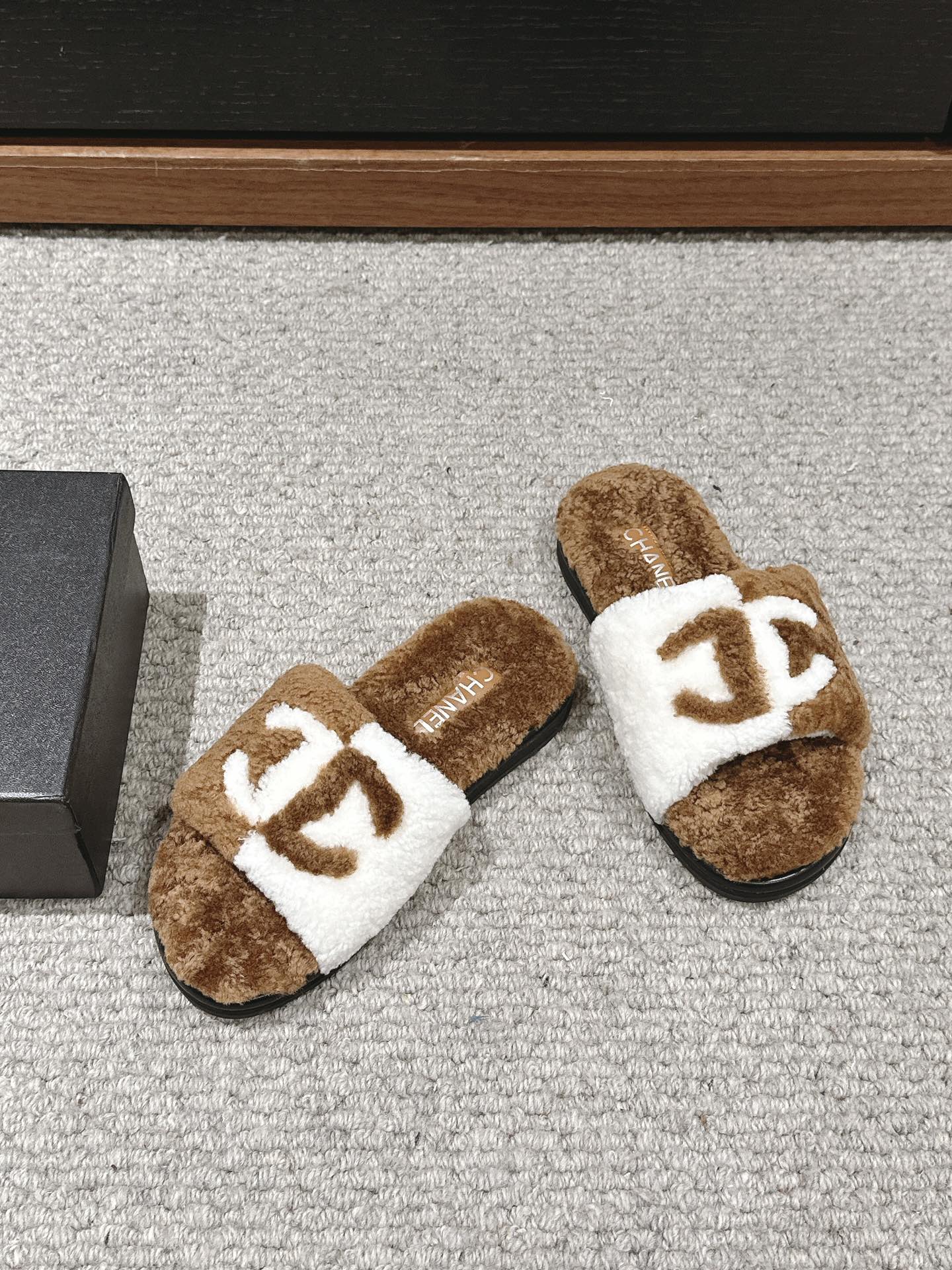 CC SLIPPERS IN CIDER BROWN MIX WHITE FLEECE - 35