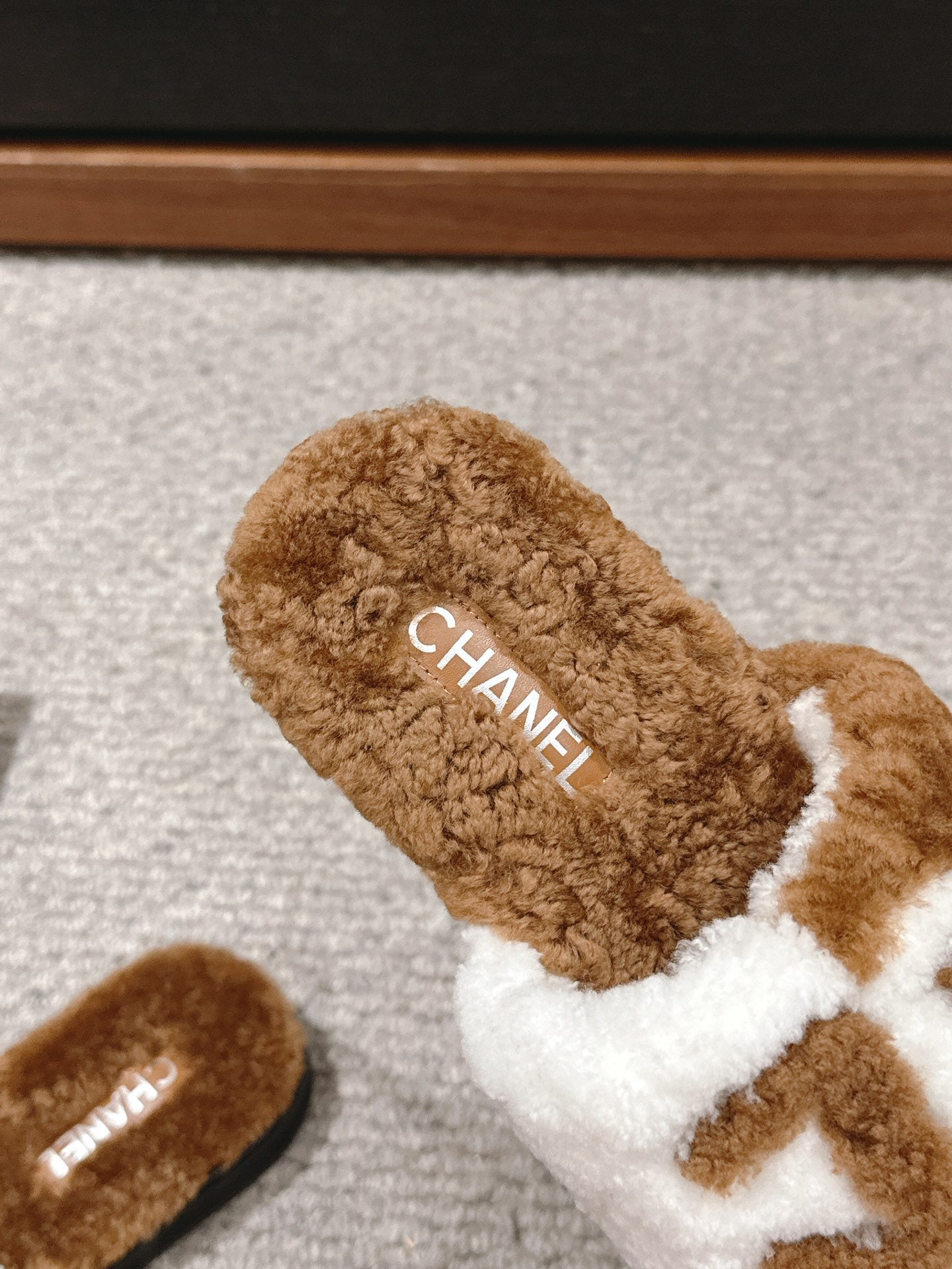 CC SLIPPERS IN CIDER BROWN MIX WHITE FLEECE - 35