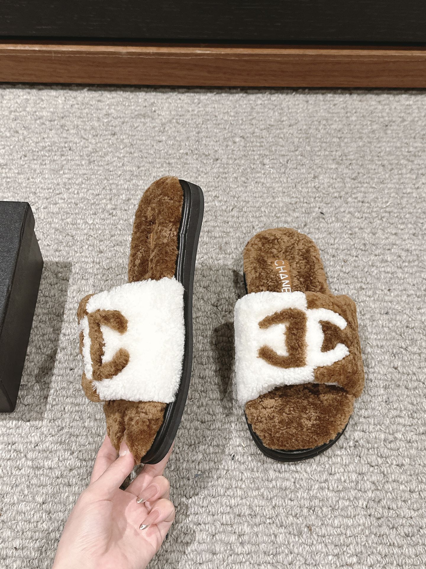 CC SLIPPERS IN CIDER BROWN MIX WHITE FLEECE - 35