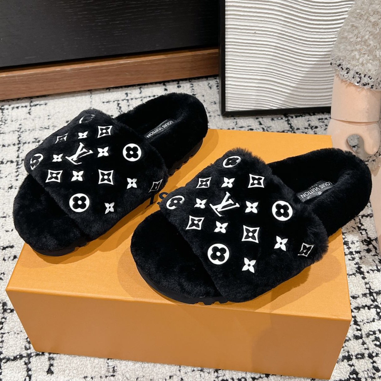 SLIPPER IN BLACK WOOL WITH WHITE LOGO - 35