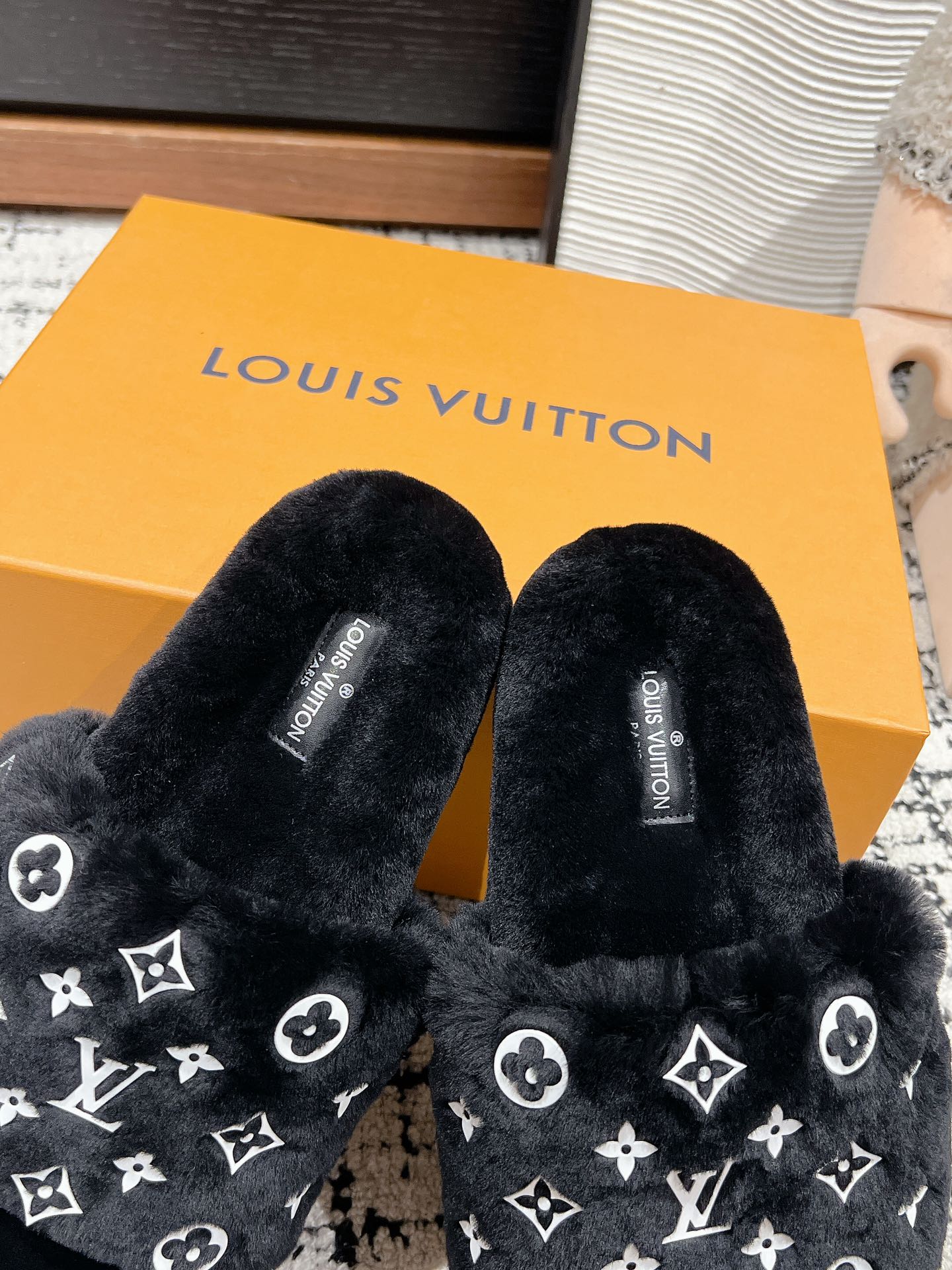 SLIPPER IN BLACK WOOL WITH WHITE LOGO - 35