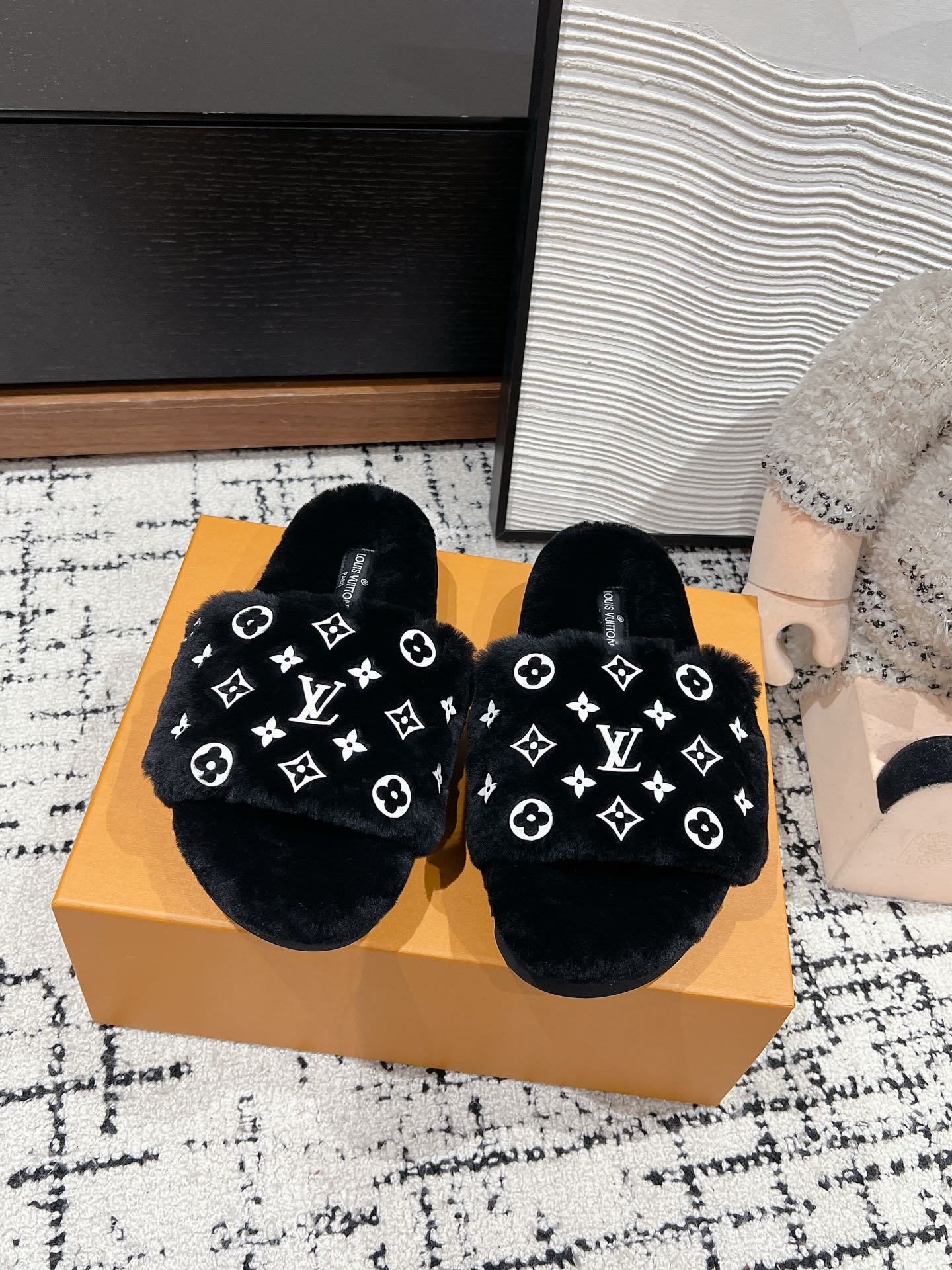 SLIPPER IN BLACK WOOL WITH WHITE LOGO - 35