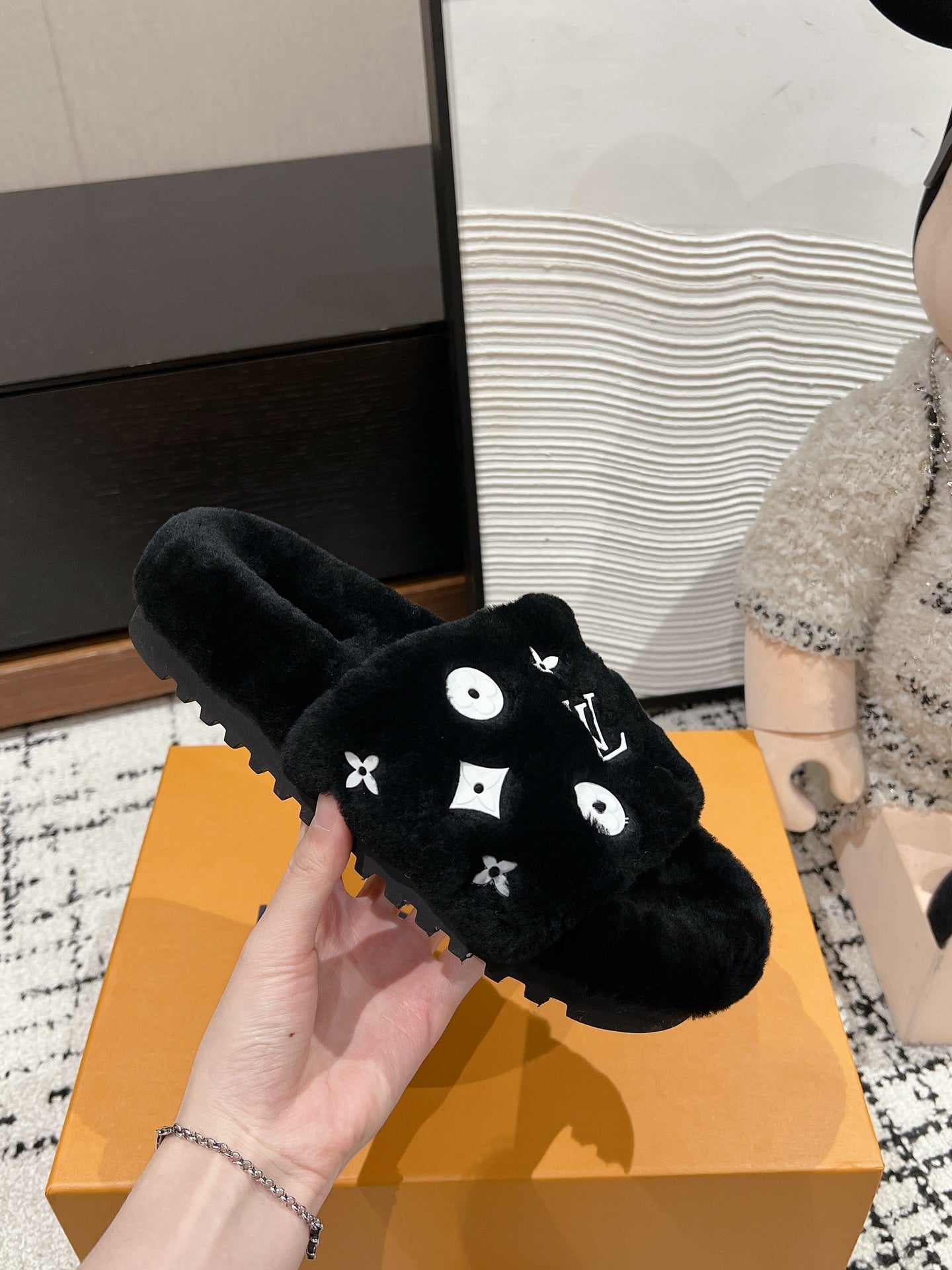 SLIPPER IN BLACK WOOL - 35