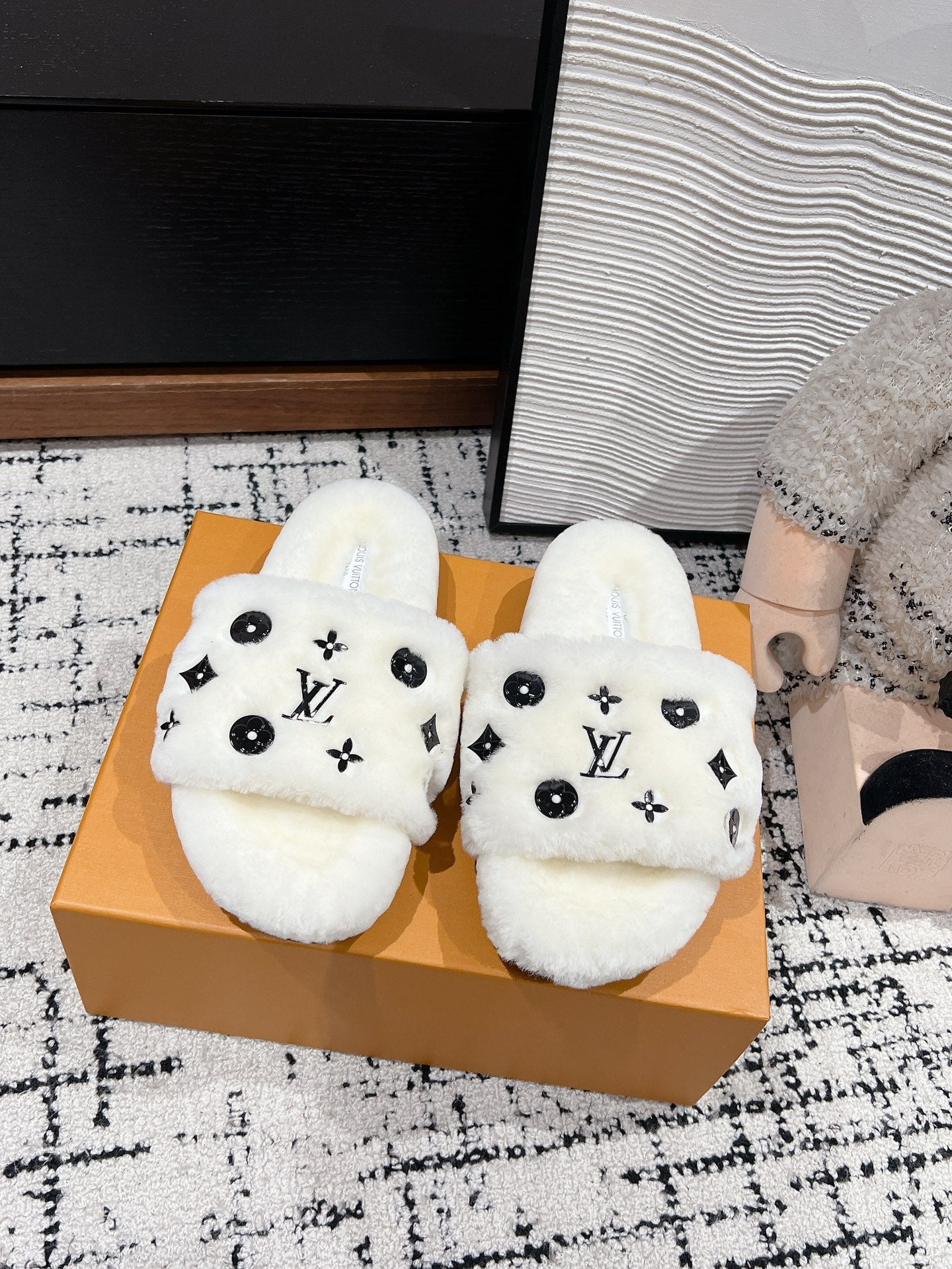 SLIPPER IN WHITE WOOL - 35