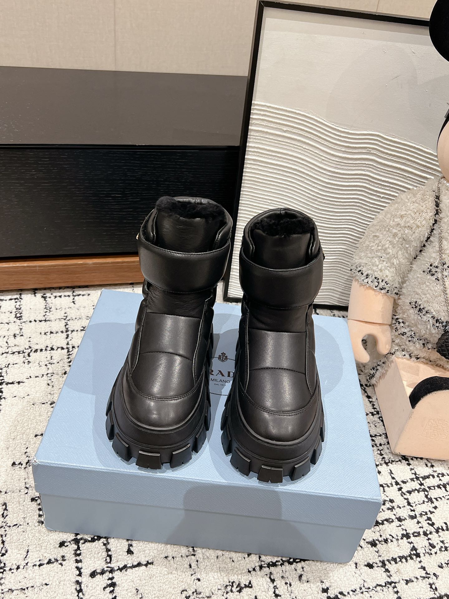 MONOLITH ANKLE BOOTS WITH STRAP IN BLACK CALFSKIN AND FLEECE LINING - 35