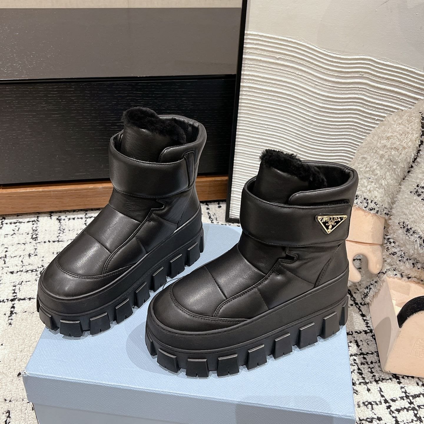 MONOLITH ANKLE BOOTS WITH STRAP IN BLACK CALFSKIN AND FLEECE LINING - 35