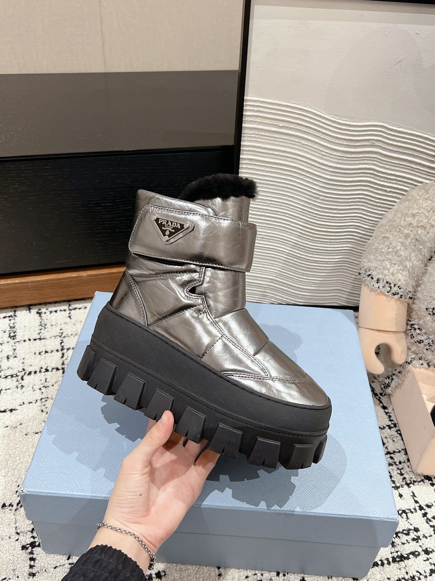 MONOLITH ANKLE BOOTS WITH STRAP IN METALLIC GRAY CALFSKIN AND FLEECE LINING - 35