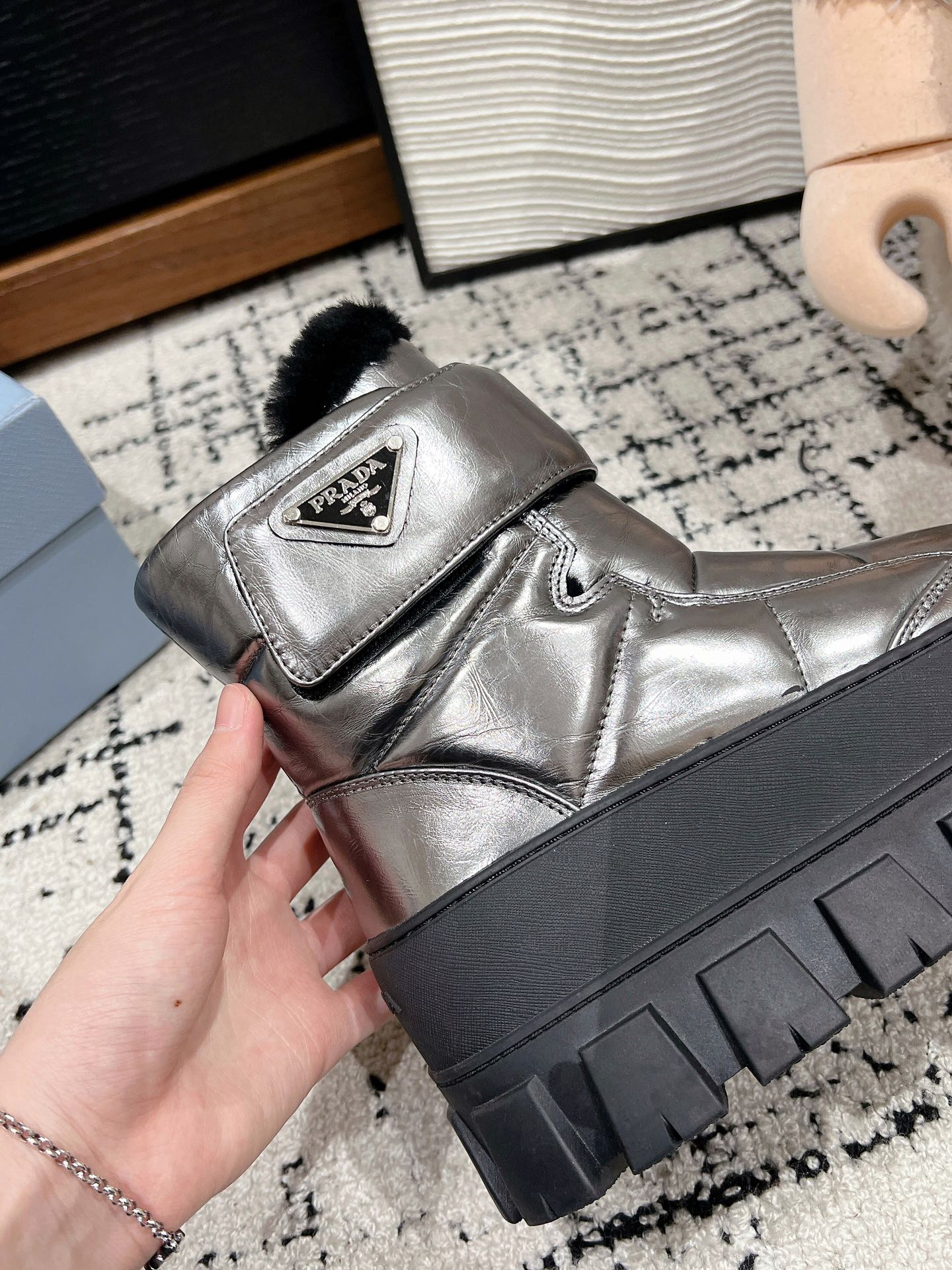 MONOLITH ANKLE BOOTS WITH STRAP IN METALLIC GRAY CALFSKIN AND FLEECE LINING - 35