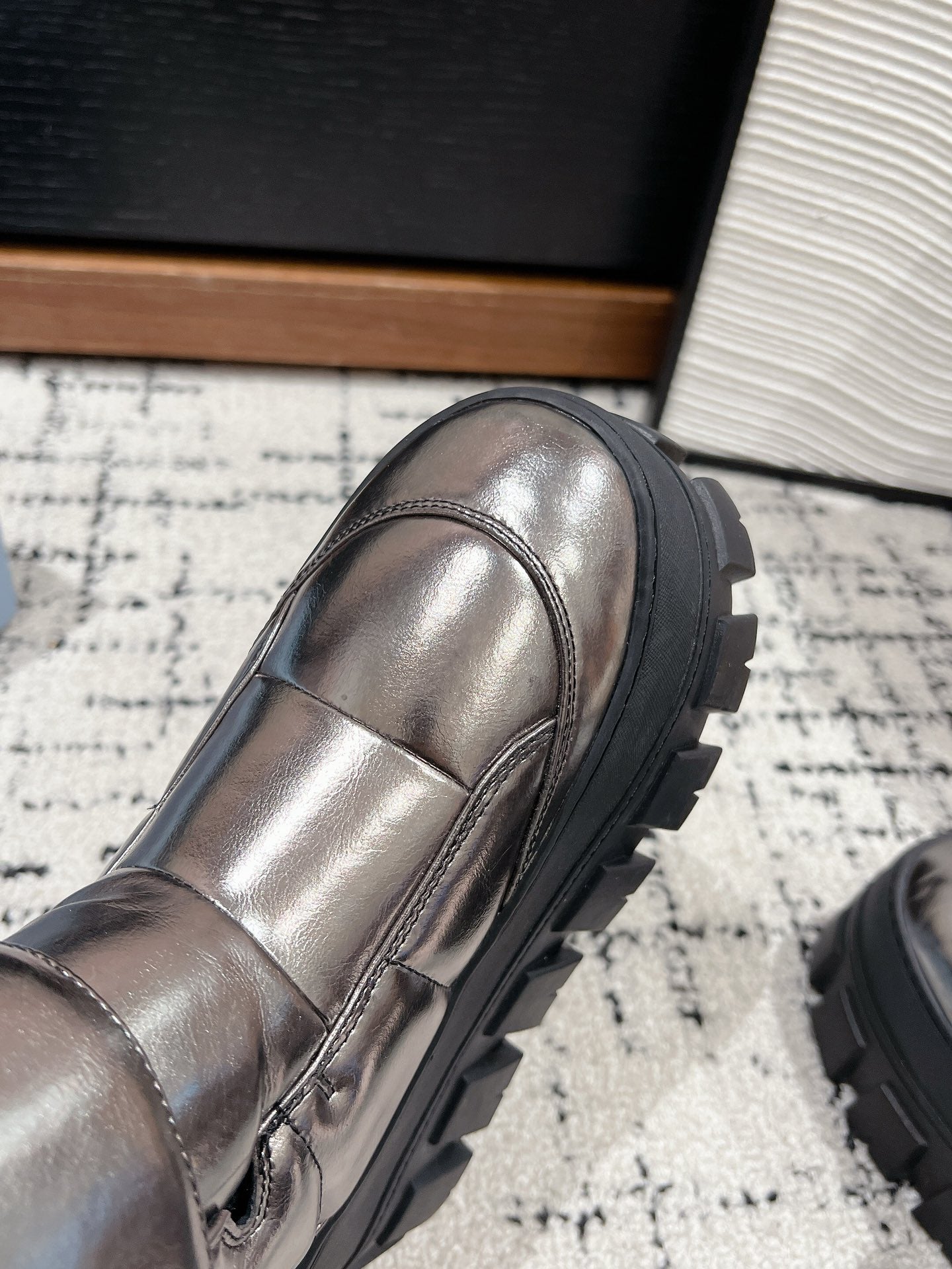 MONOLITH ANKLE BOOTS WITH STRAP IN METALLIC GRAY CALFSKIN AND FLEECE LINING - 35