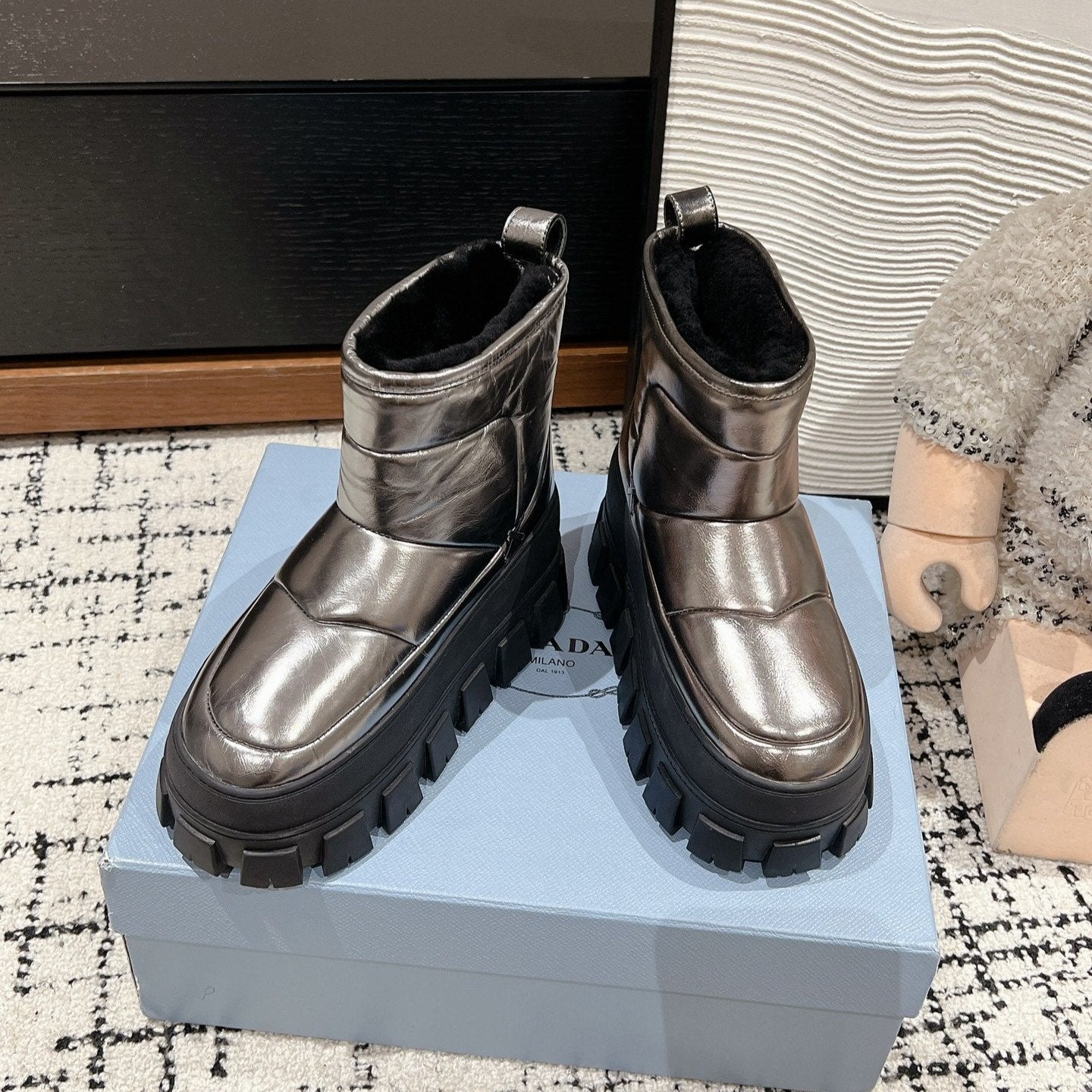 MONOLITH ANKLE BOOTS IN METALLIC GRAY CALFSKIN AND LAMB FUR LINING - 35