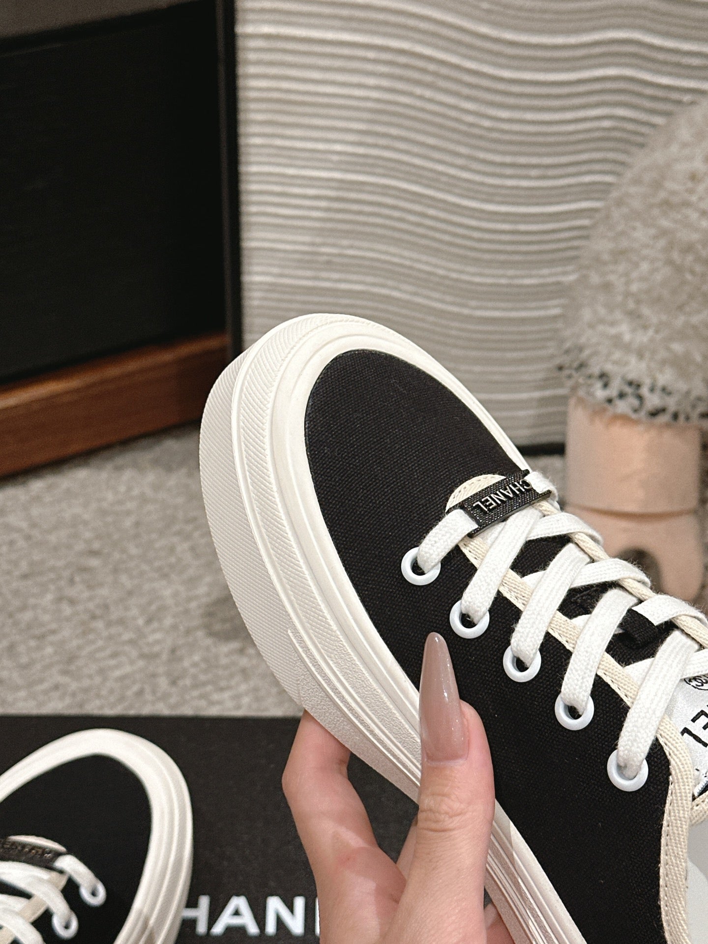 LACE-UP SNEAKERS IN BLACK CANVAS - 35