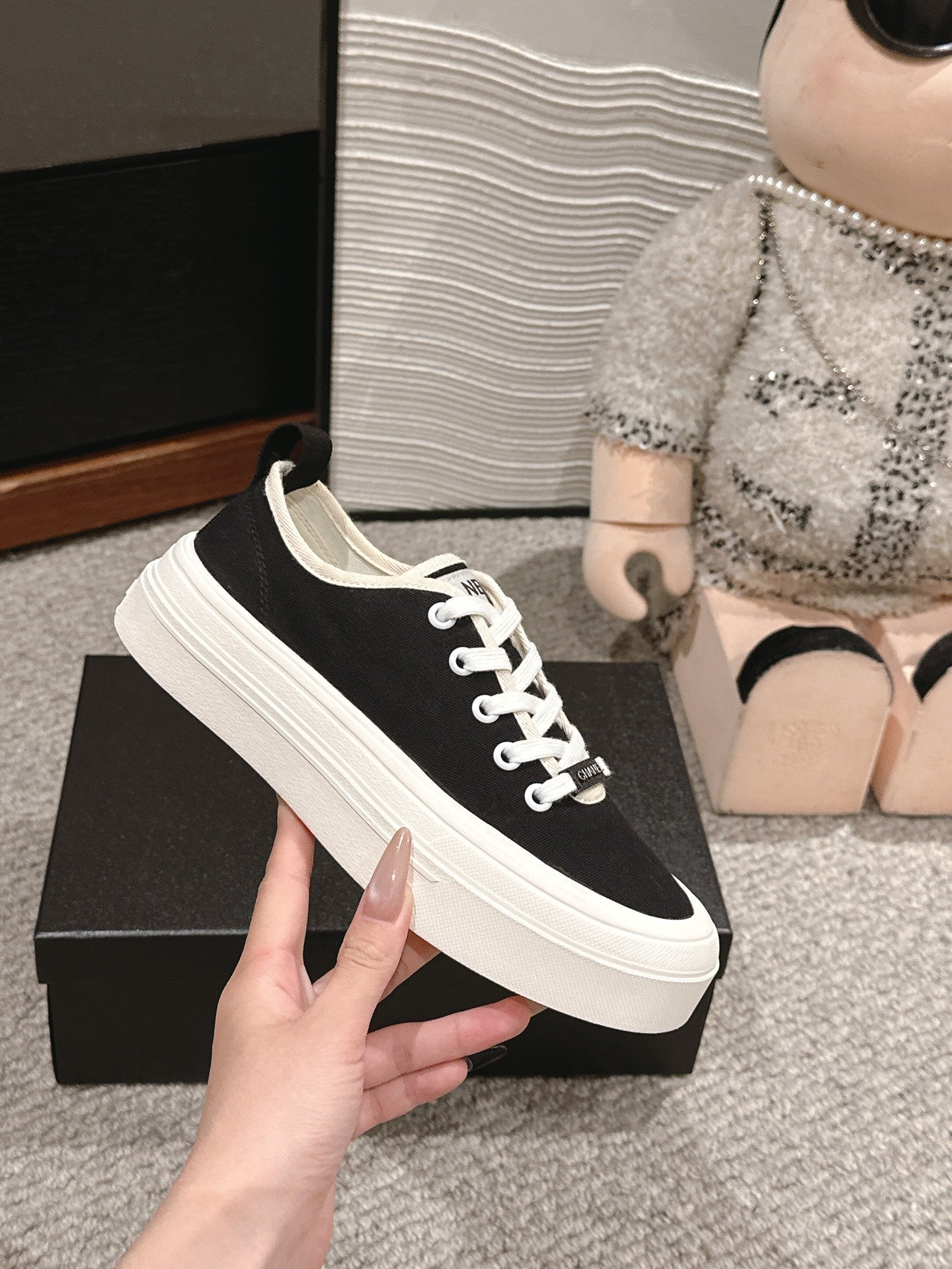 LACE-UP SNEAKERS IN BLACK CANVAS - 35