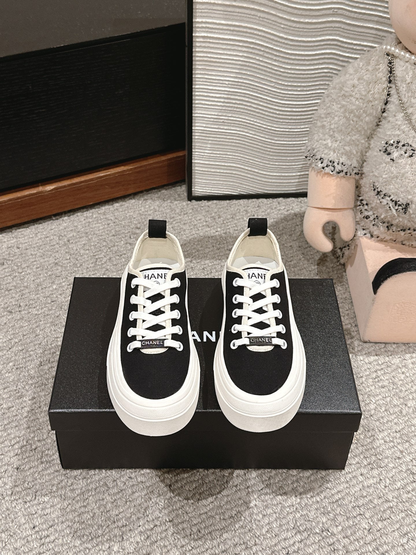 LACE-UP SNEAKERS IN BLACK CANVAS - 35