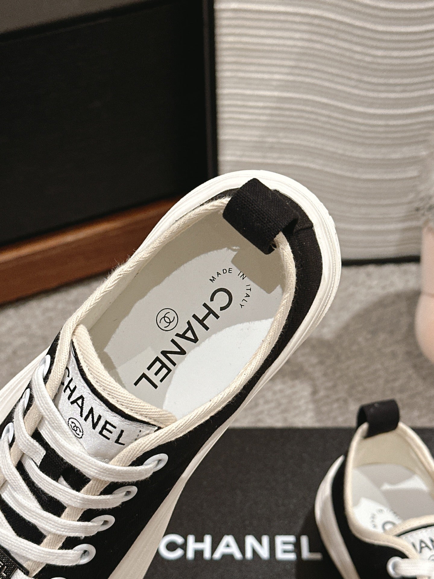 LACE-UP SNEAKERS IN BLACK CANVAS - 35
