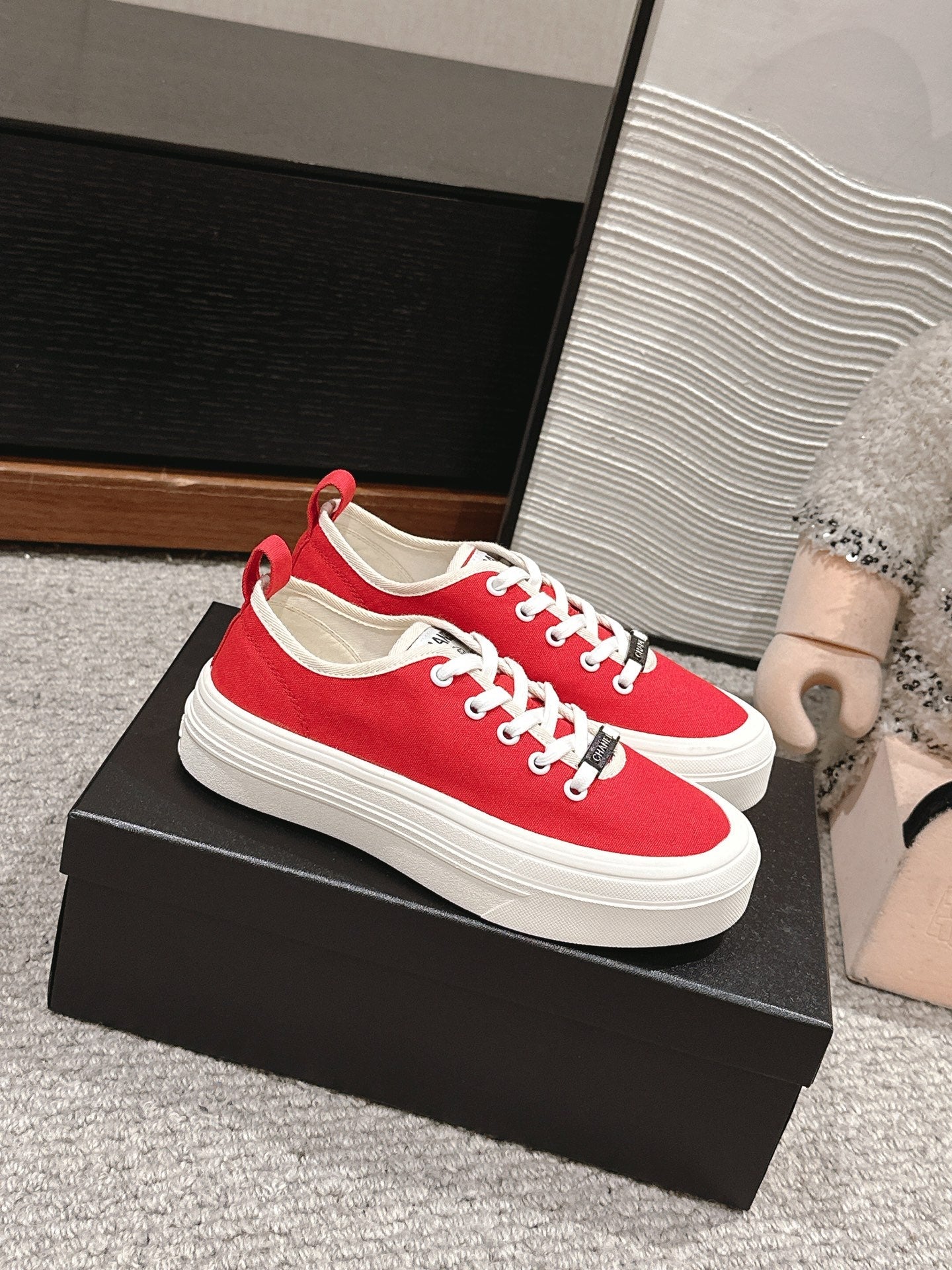 LACE-UP SNEAKERS IN CHERRY RED CANVAS - 35