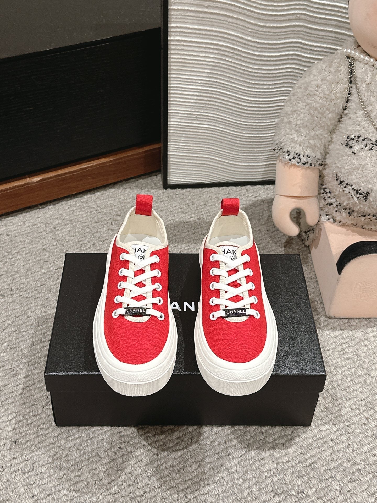LACE-UP SNEAKERS IN CHERRY RED CANVAS - 35