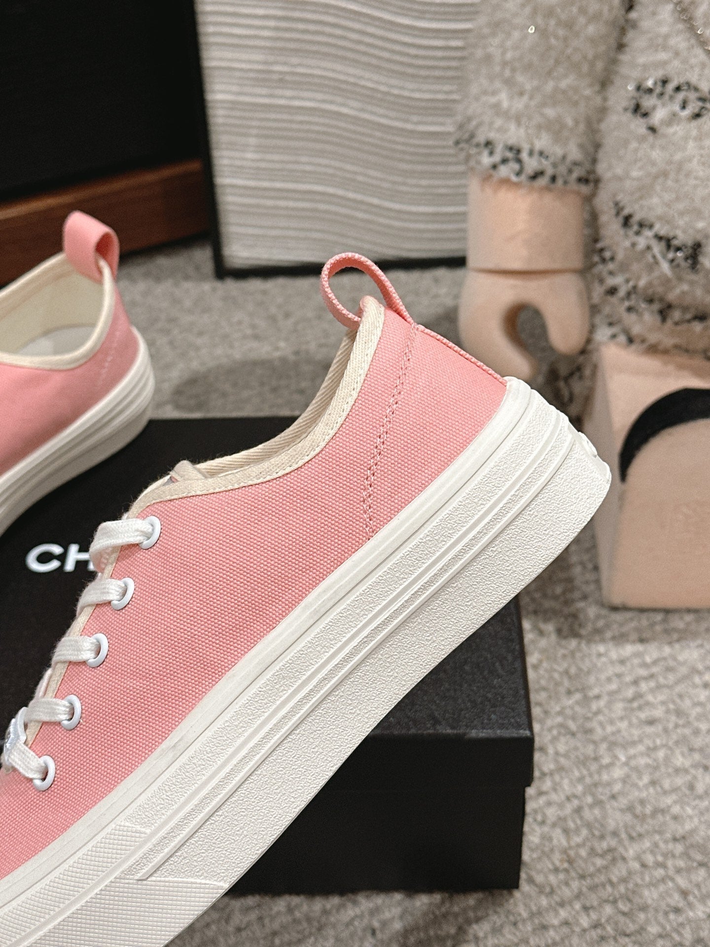 LACE-UP SNEAKERS IN PASTEL PINK CANVAS - 35
