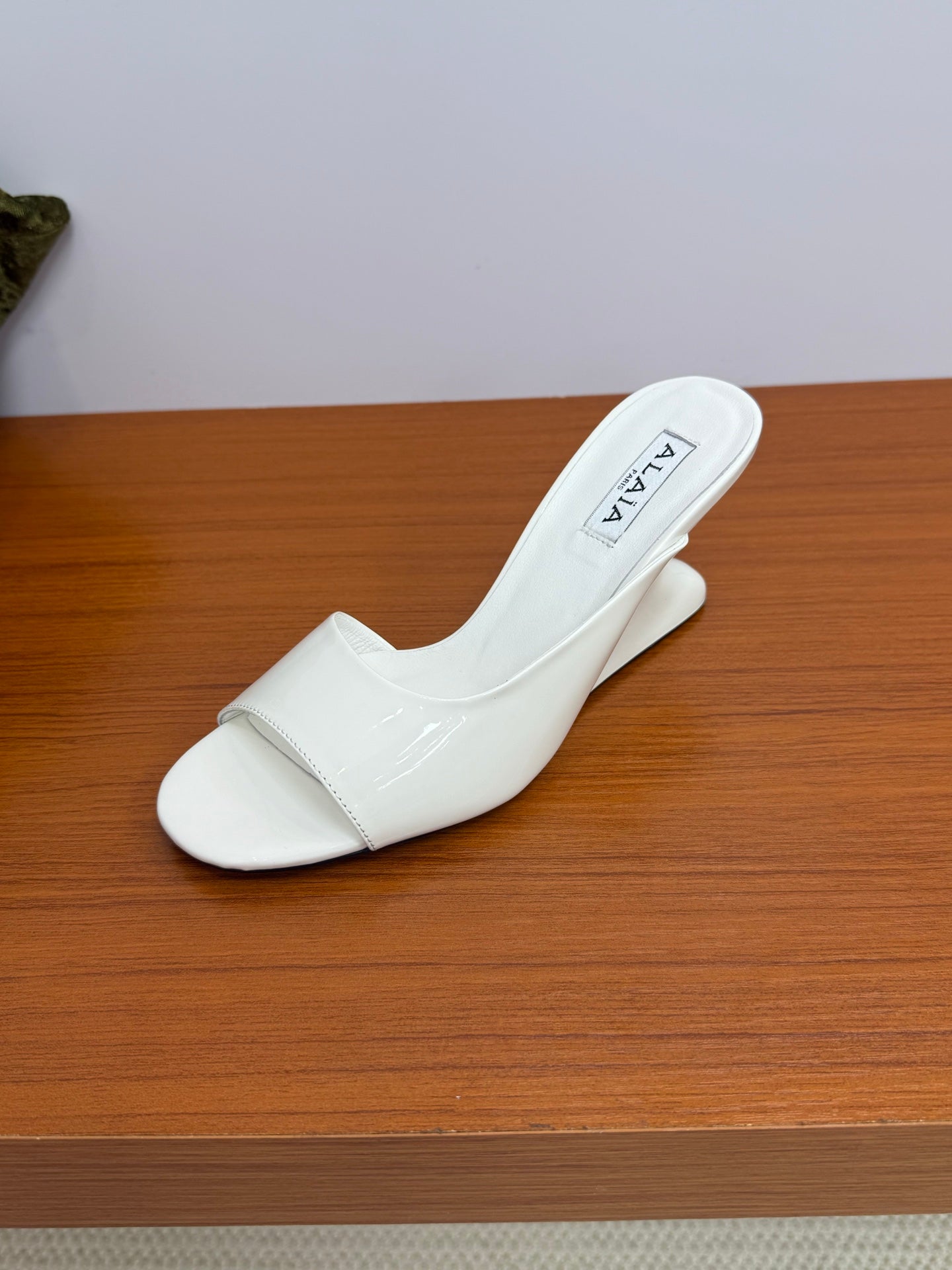 ALAIA WEDGE SANDALS 25S IN WHITE LAMBSKIN - 35