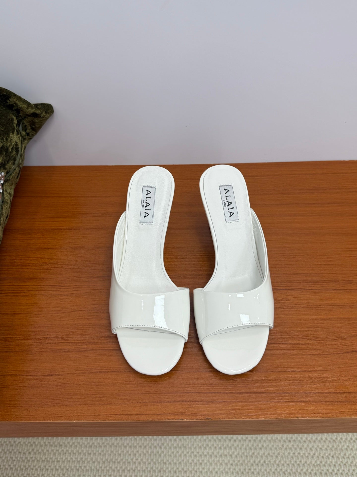 ALAIA WEDGE SANDALS 25S IN WHITE LAMBSKIN - 35