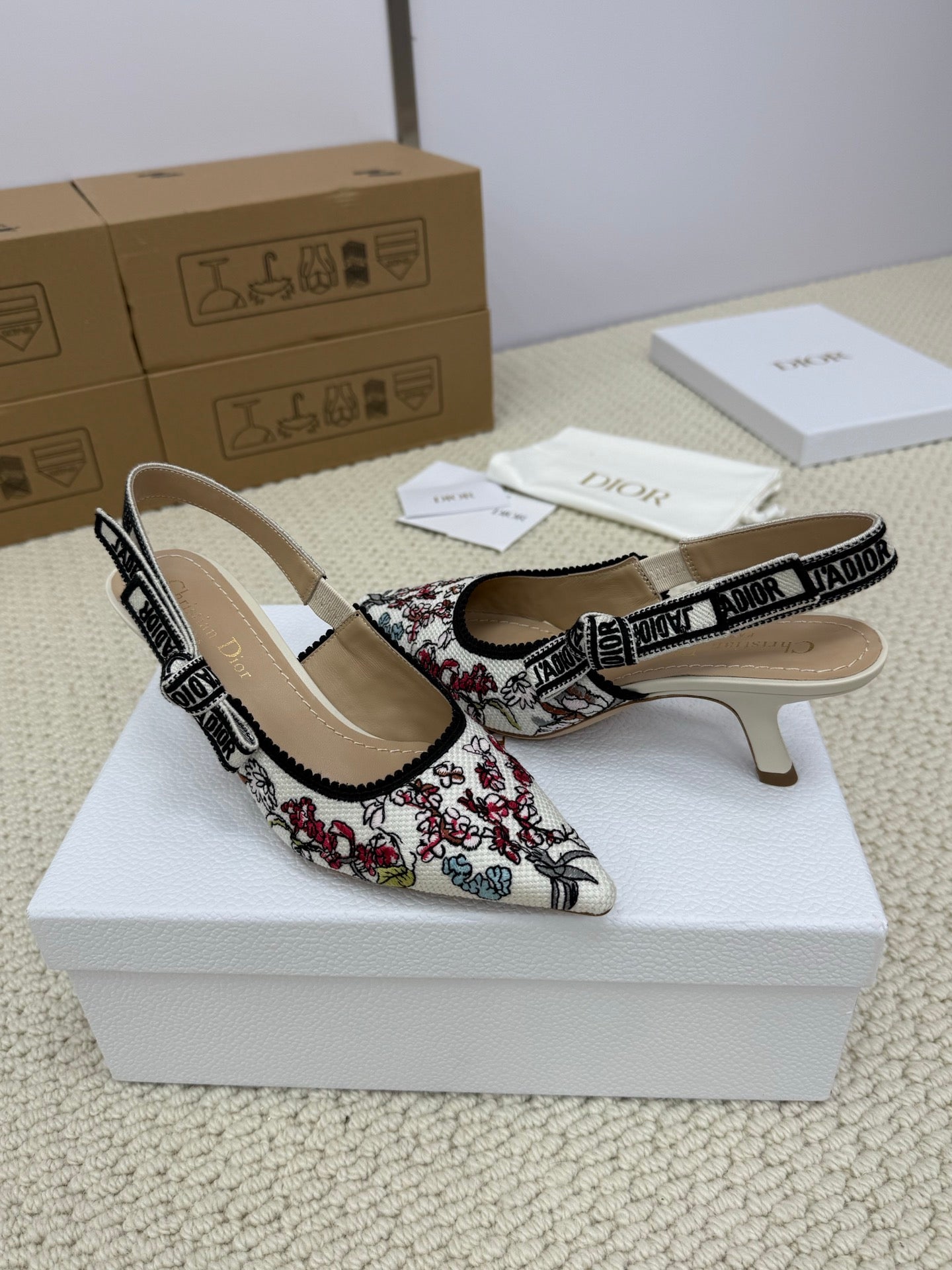 DIOR HIGH SLINGBACK 65 MM 25S IN WHITE FABRIC AND FLORAL PATTERN - 34