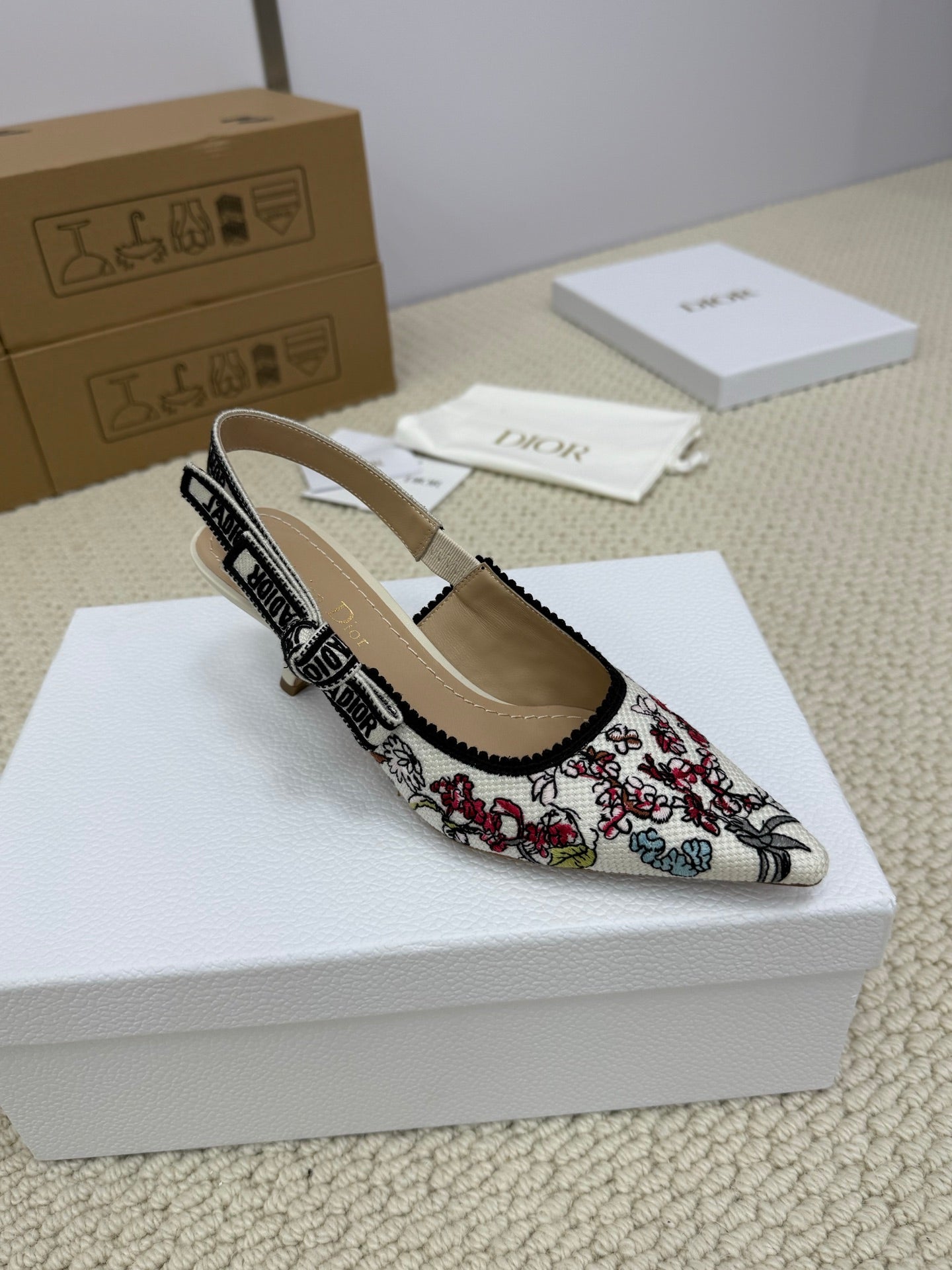 DIOR HIGH SLINGBACK 65 MM 25S IN WHITE FABRIC AND FLORAL PATTERN - 34