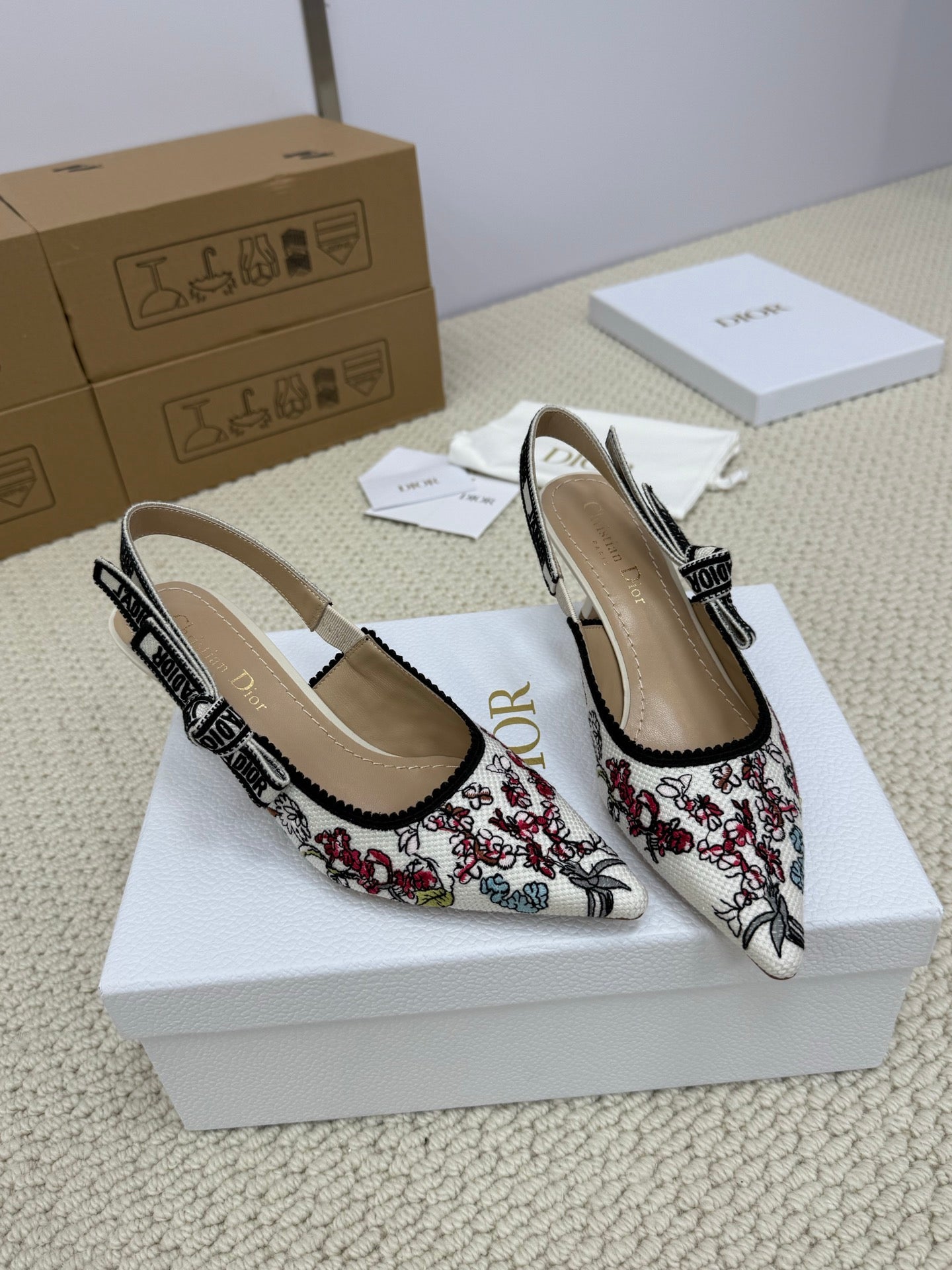DIOR HIGH SLINGBACK 65 MM 25S IN WHITE FABRIC AND FLORAL PATTERN - 34