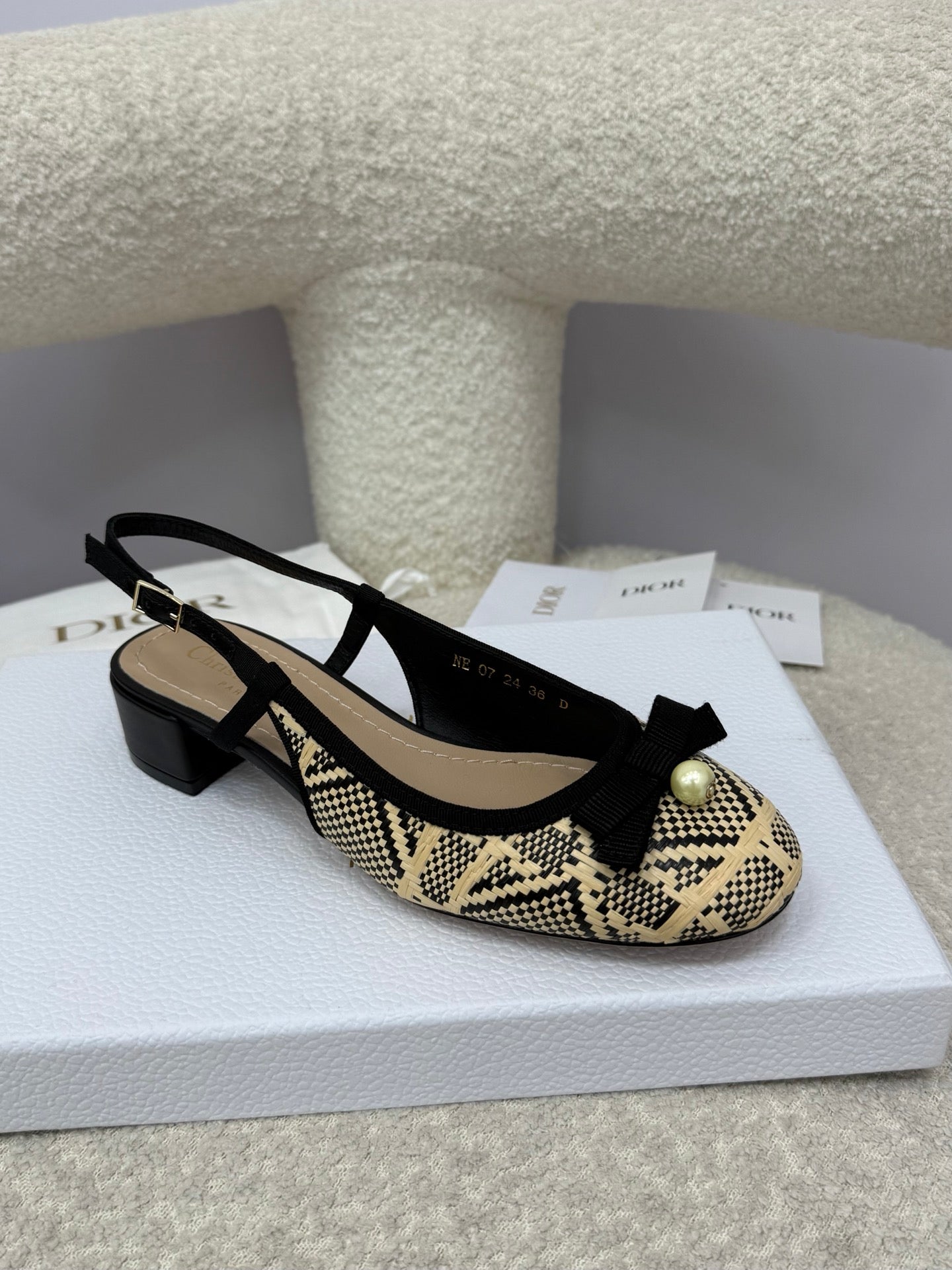 DIOR HIGH SLINGBACK 30 MM 25S IN BLACK AND BEIGE RAFFIA WITH PEARL - 34