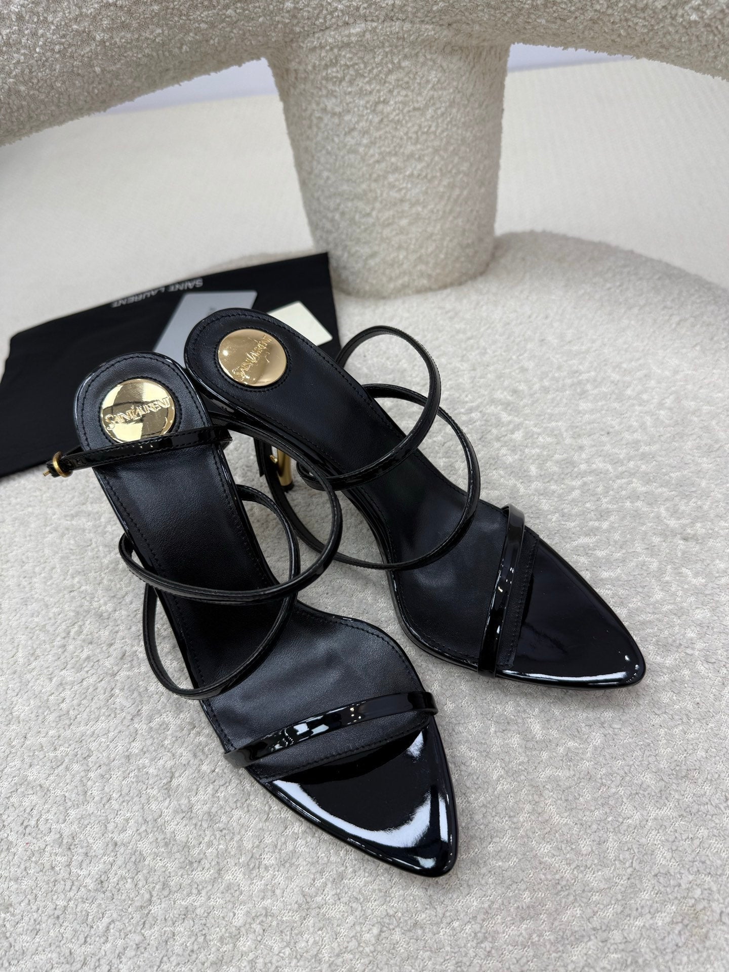 YSL 25S STRAPPY HIGH-HEEL SANDALS 95 MM IN BLACK SHINY LAMBSKIN - 35