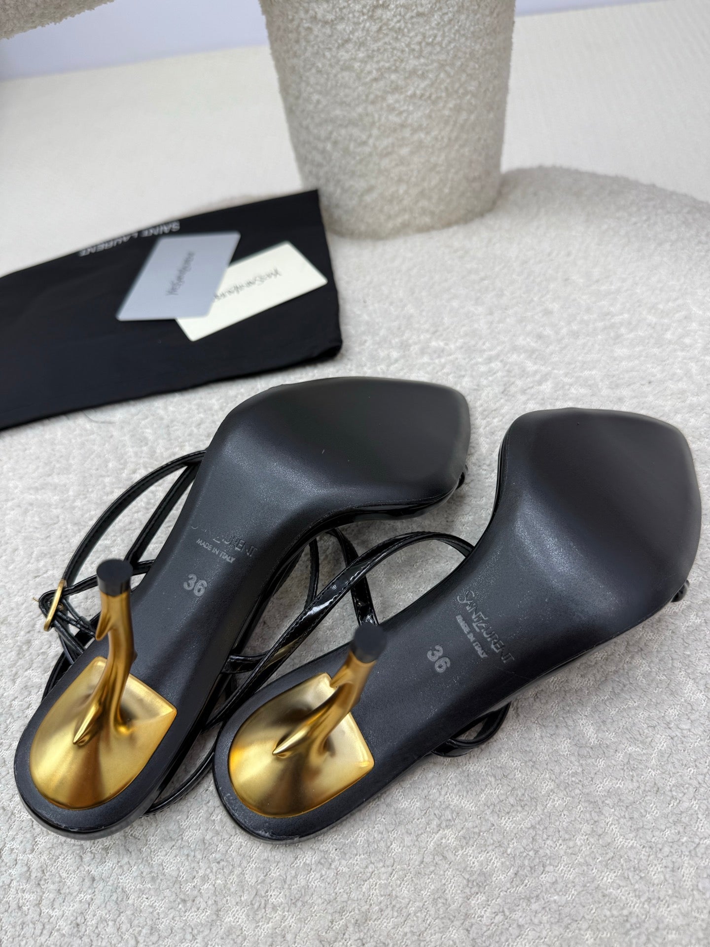 YSL 25S STRAPPY HIGH-HEEL SANDALS 95 MM IN BLACK SHINY LAMBSKIN - 35